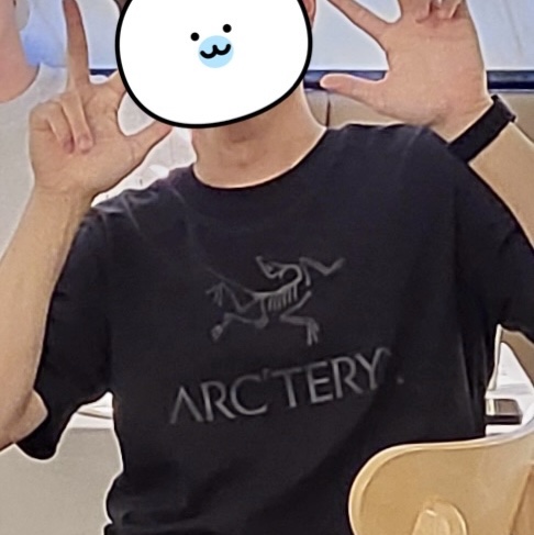 Arc'teryx Arc'word Logo SS T-Shirt Black 착용 스타일