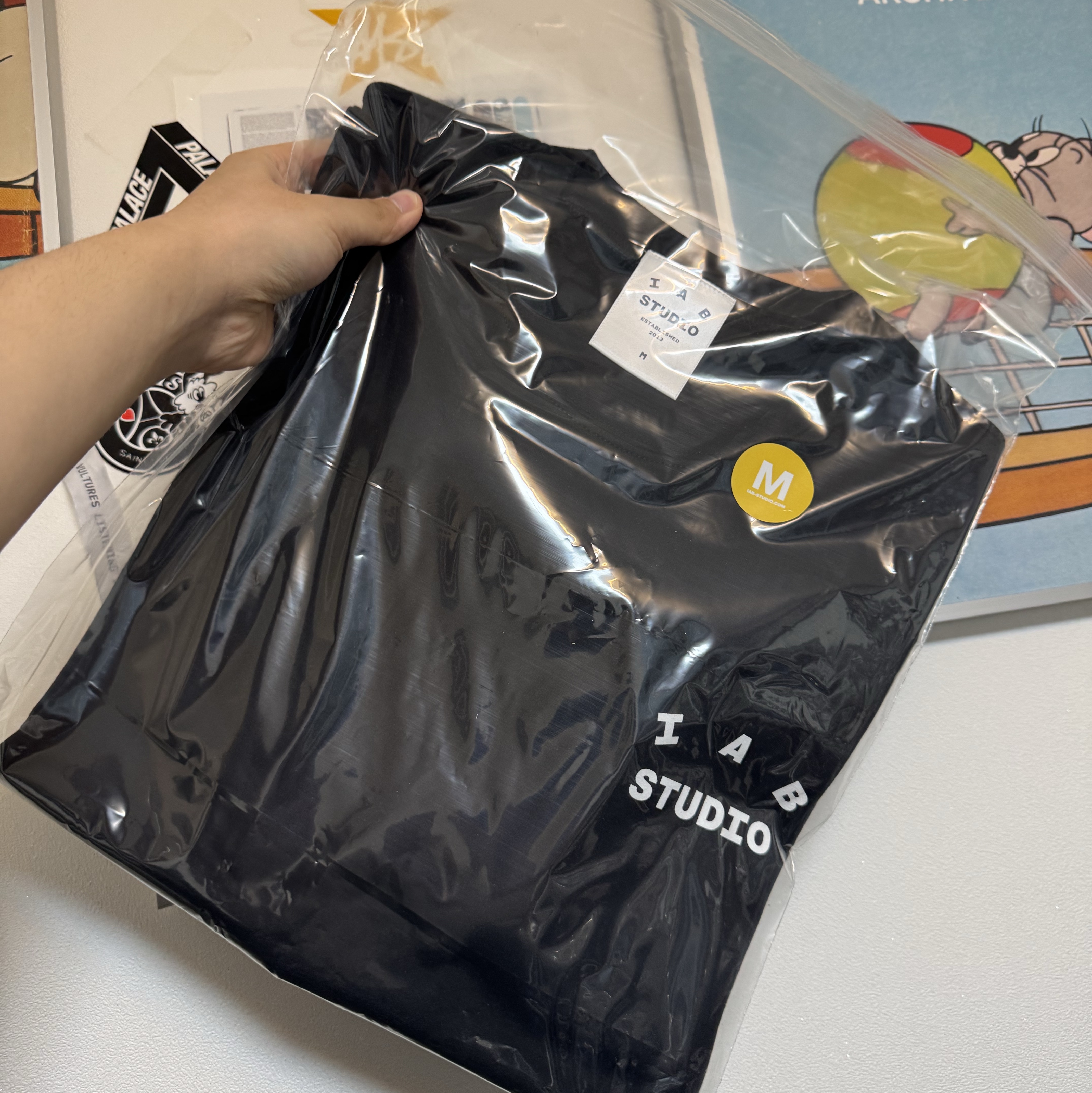 IAB Studio Basic T-Shirt Black White 착용 스타일