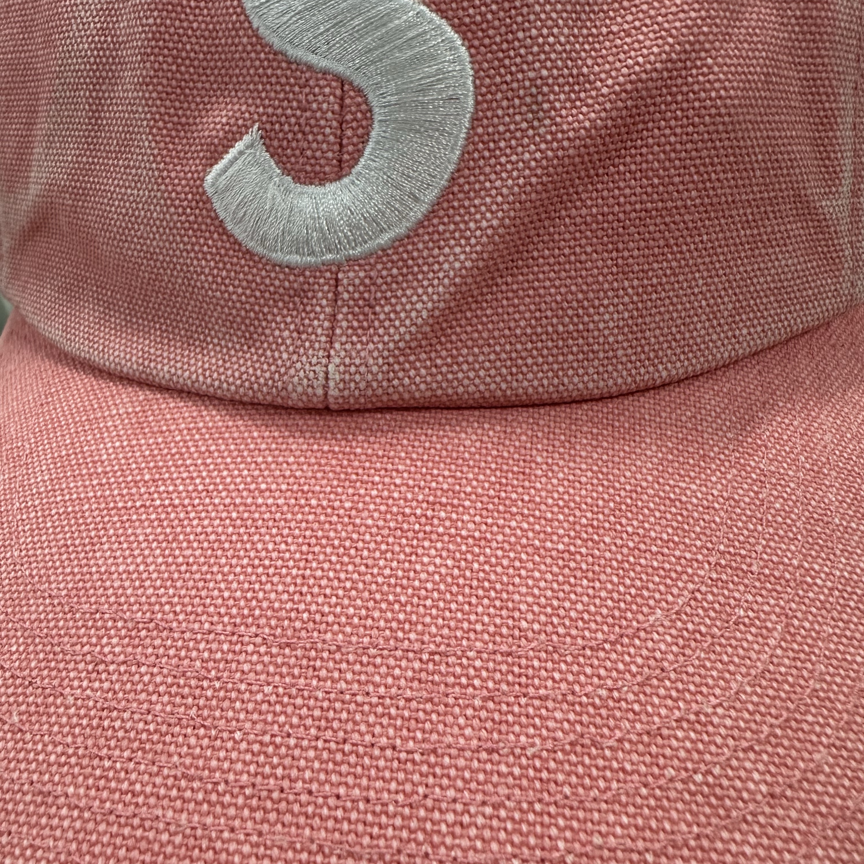 Supreme Pigment S Logo 6-Panel Bright Pink - 24FW 착용 스타일