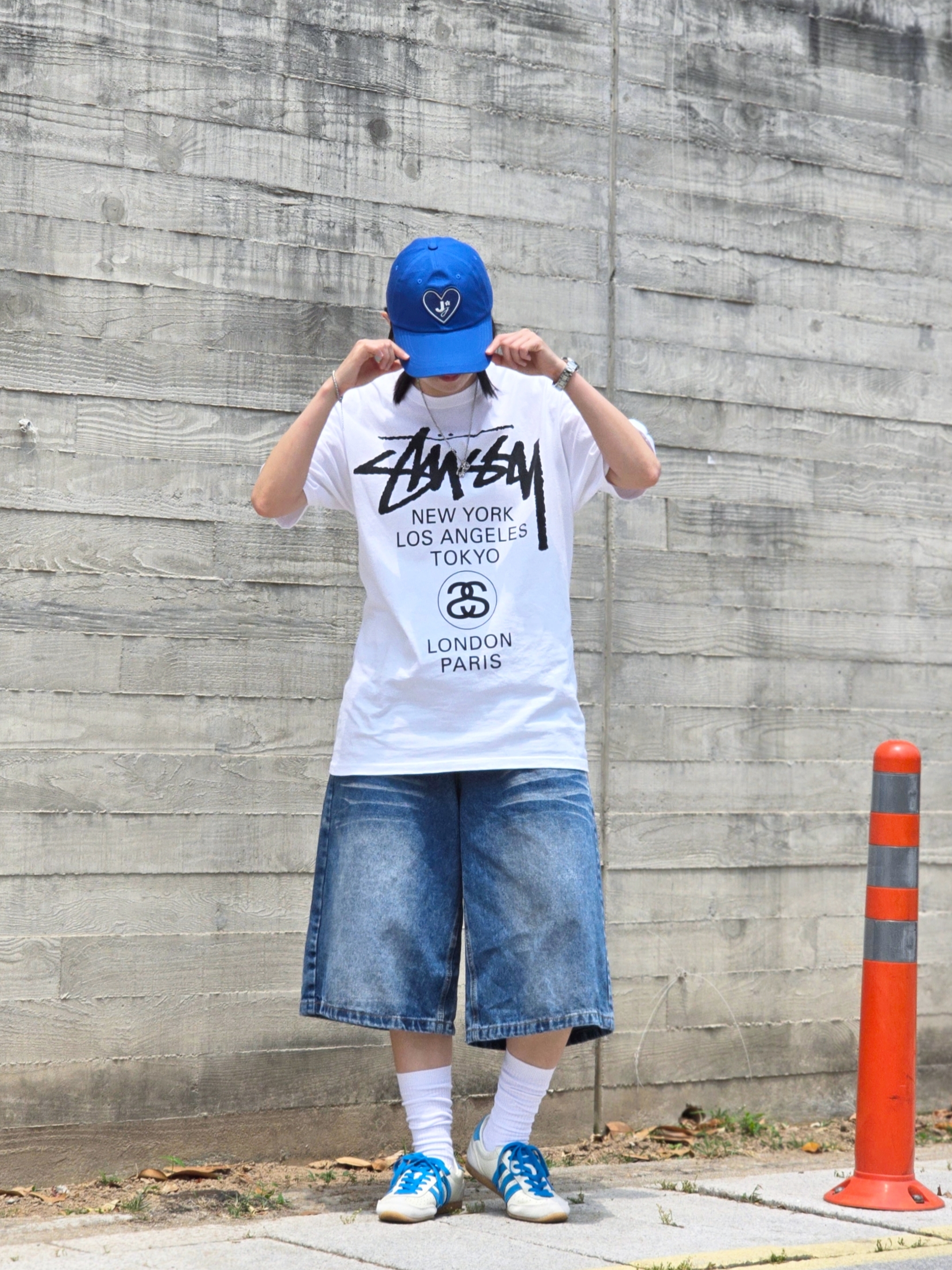 Stussy World Tour T-Shirt White 2024,2025, (W) Adidas Japan Cream White Blue 착용 스타일 - 1