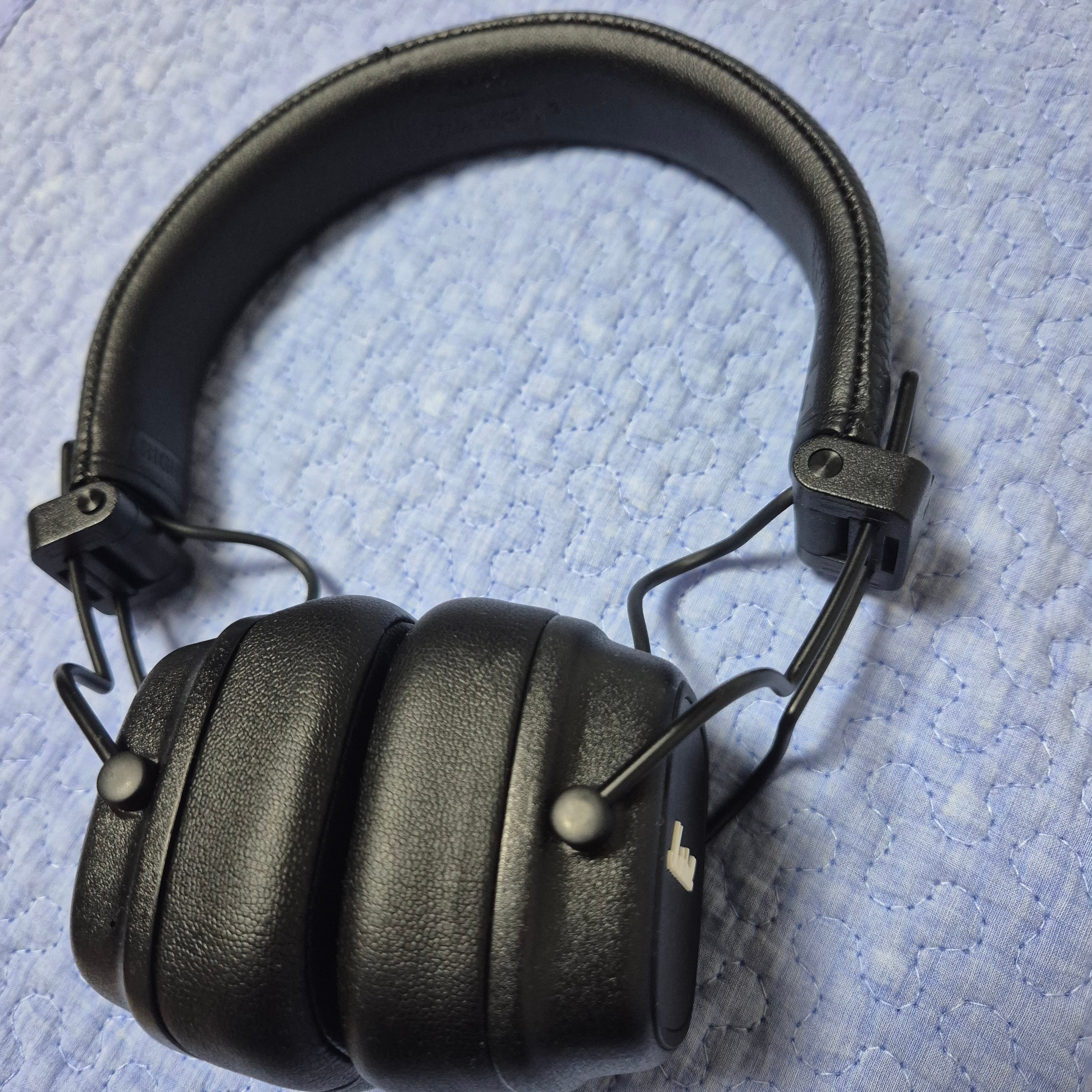 Marshall Major IV Black (Korean Ver.) 착용 스타일