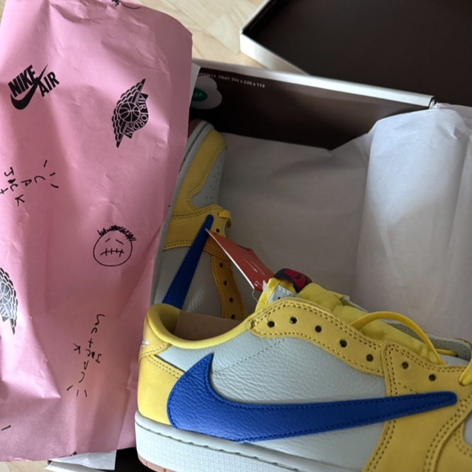 (W) Jordan 1 x Travis Scott Retro Low OG SP Canary 착용 스타일