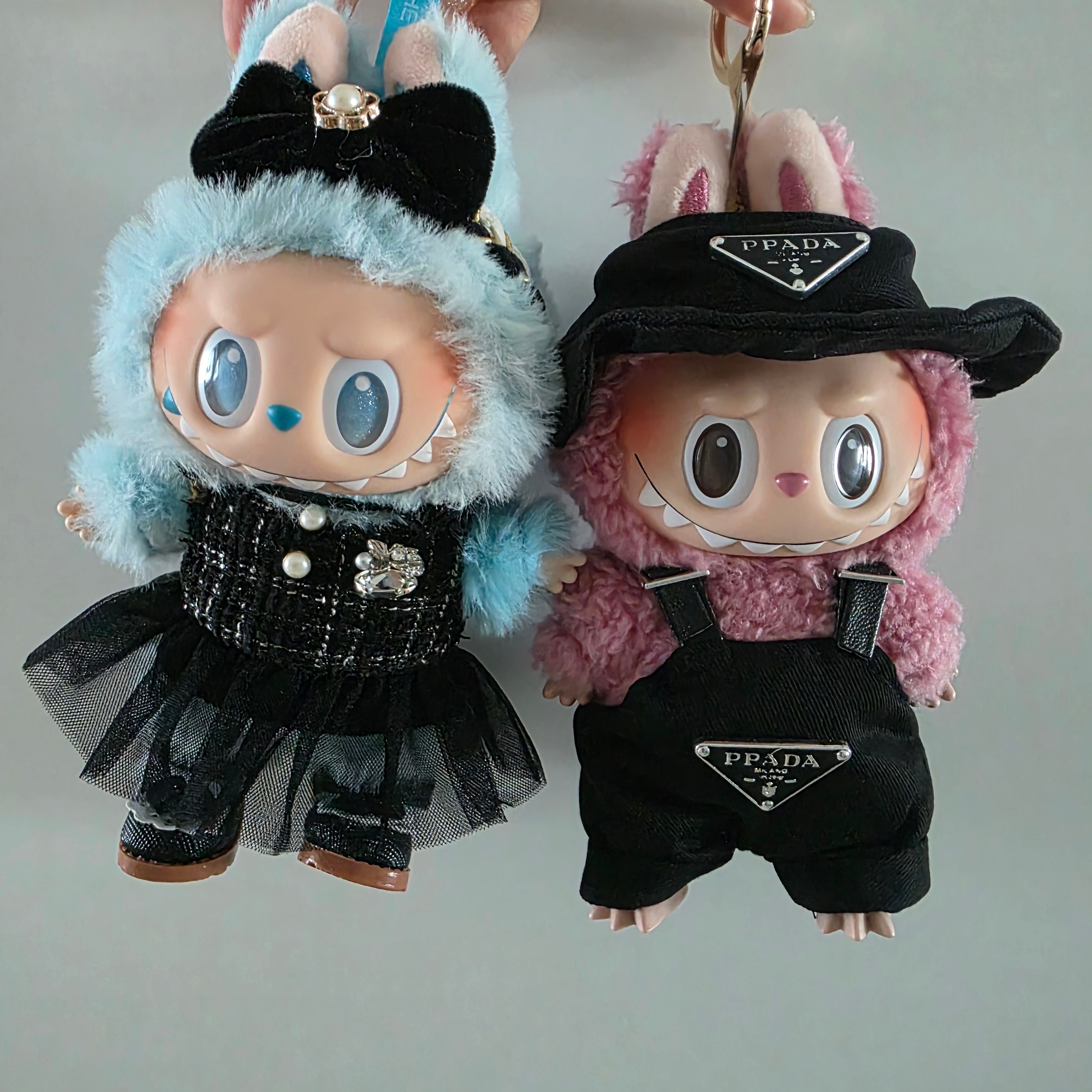 Pop Mart Labubu The Monsters Labubu Tasty Macarons Series Lyche Berry Keyring (Opened Case), Pop Mart Labubu The Monsters Highlight Series Hope Keyring (Opened Case) 착용 스타일 - 2