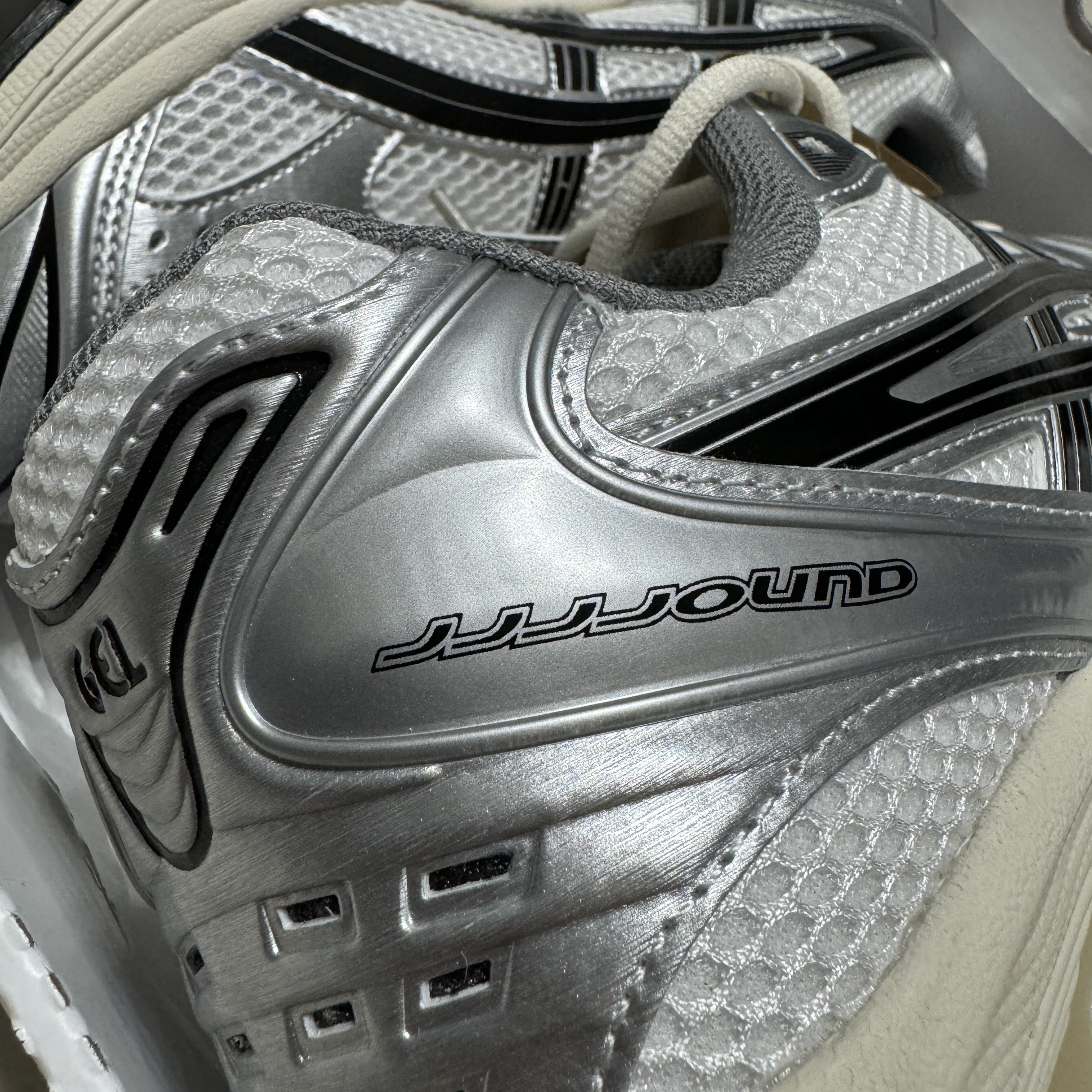 Asics x JJJJound Gel-Kayano 14 Silver Black 착용 스타일 - 4