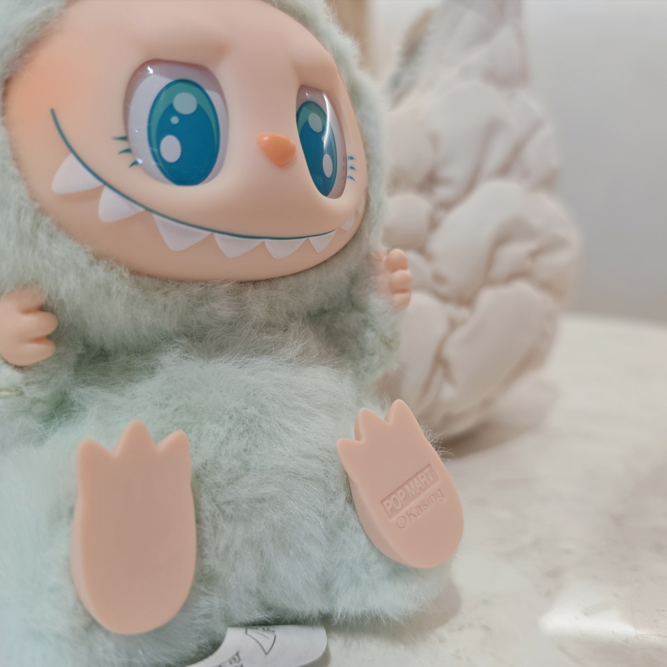 Pop Mart Labubu Let's Play Together Doll Series Ququ Keyring (Opened Case) 착용 스타일 - 3