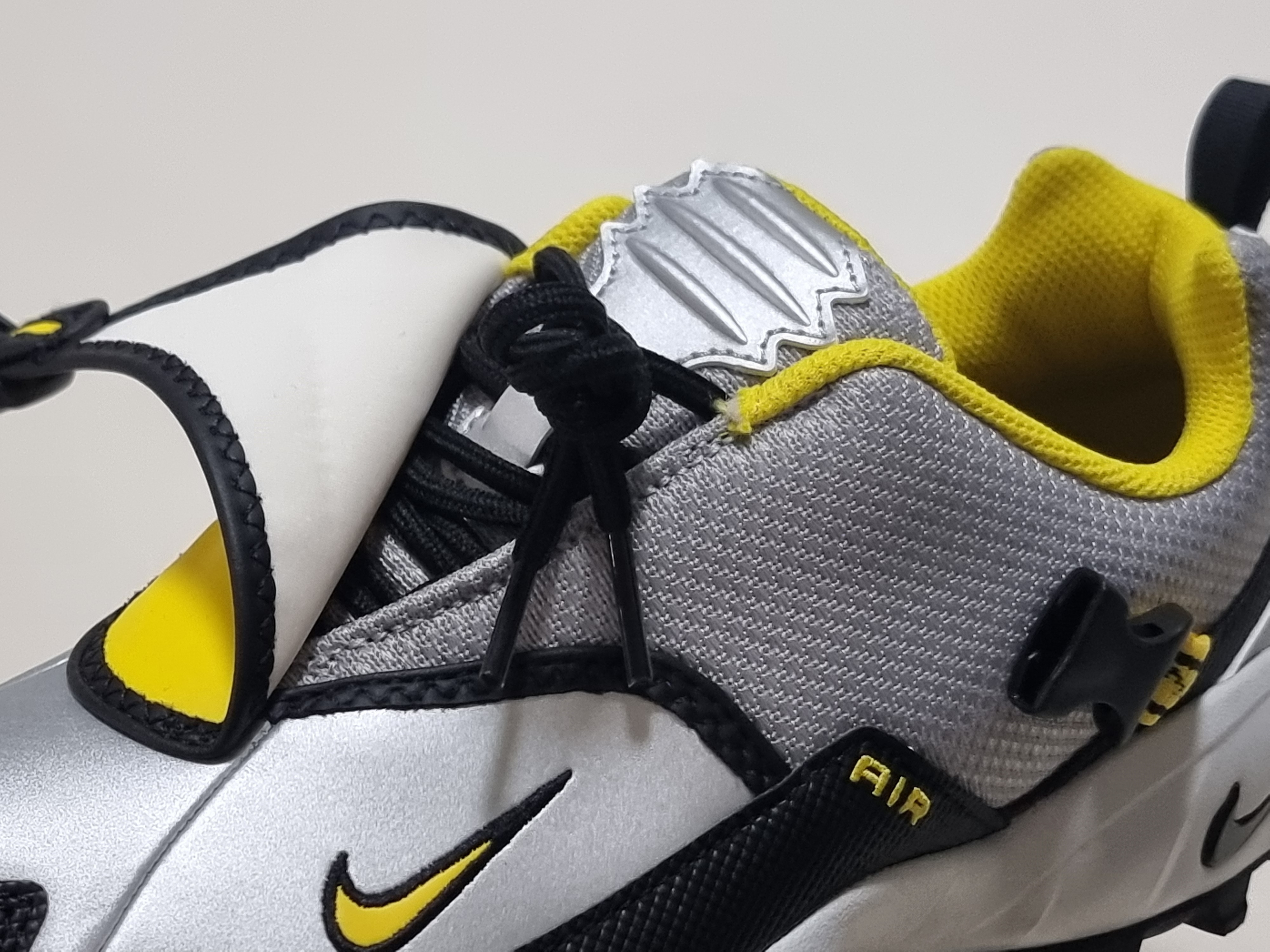 Nike ACG Phassad Yellow Zest and Metallic Silver 착용 스타일 - 1