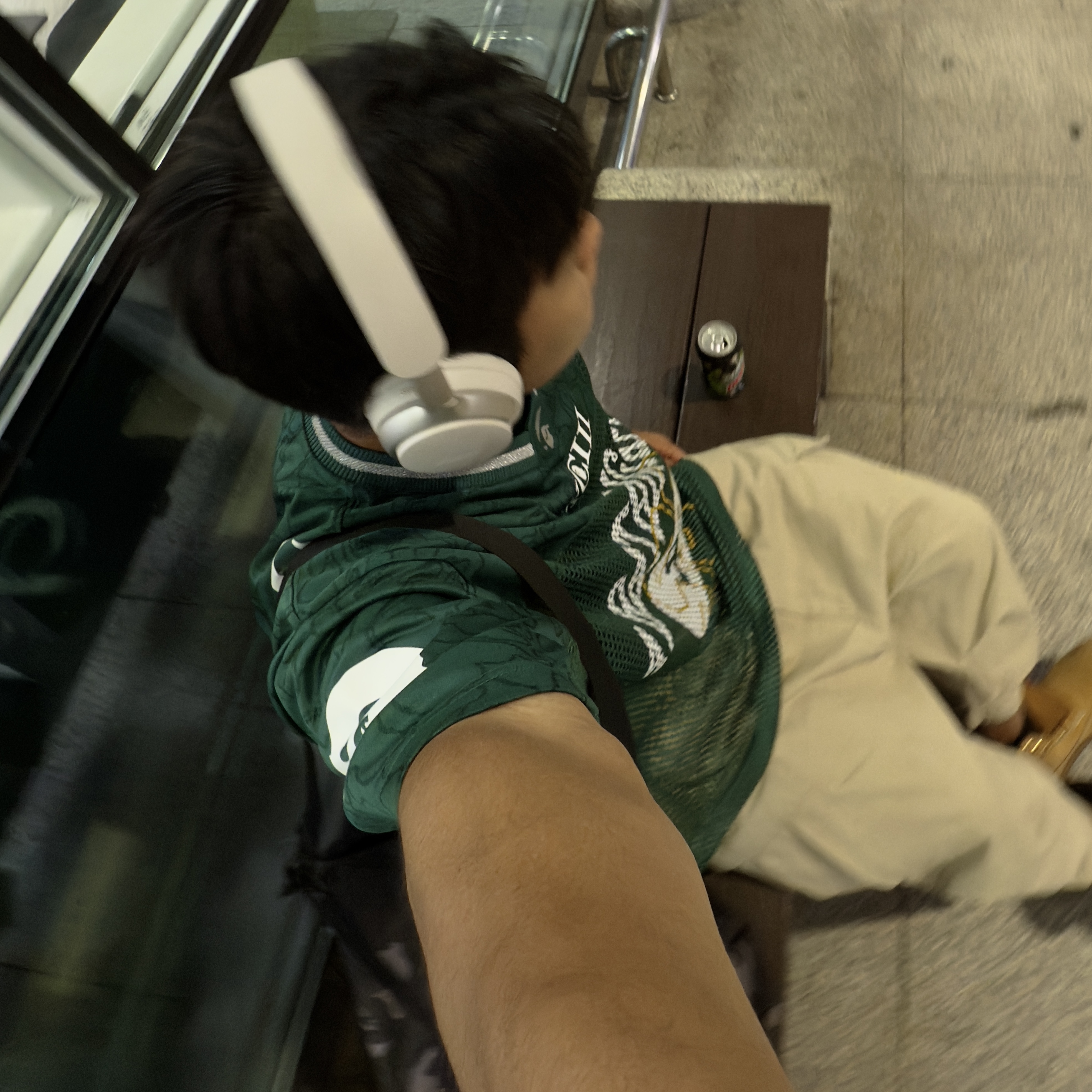 BAPE Line Camo Multi Logo Relaxed Fit Football Jersey Green, Nonnod Side Cargo Shorts Beige 착용 스타일 - 2