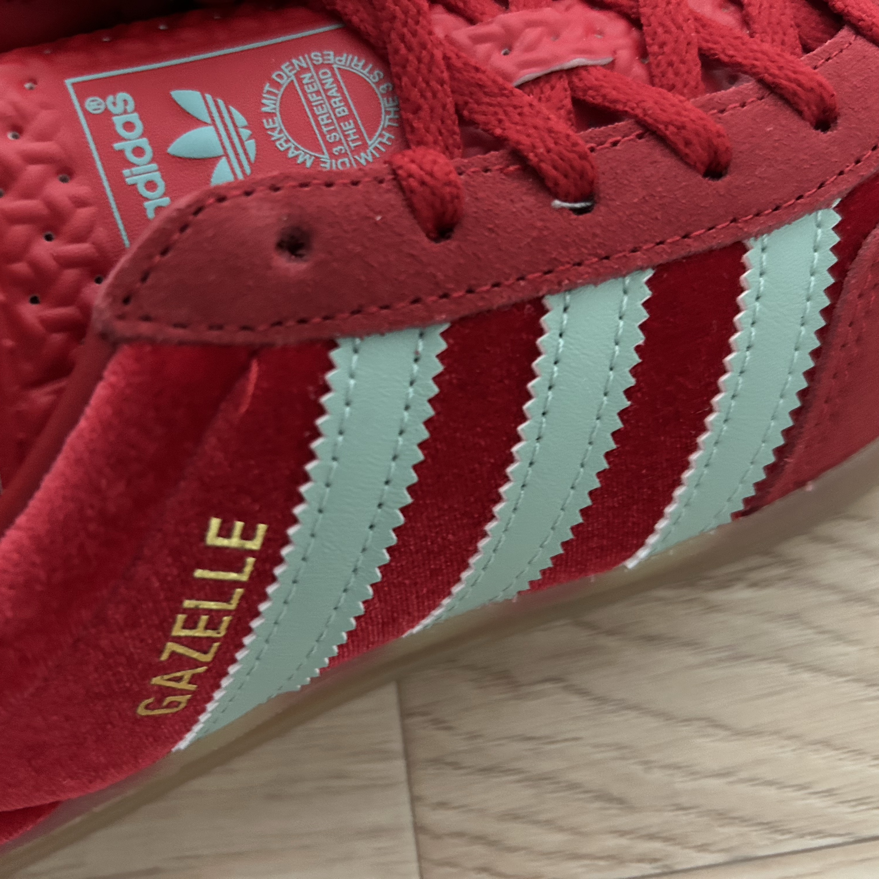 (W) Adidas Gazelle Indoor Better Scarlet Hazy Green 착용 스타일