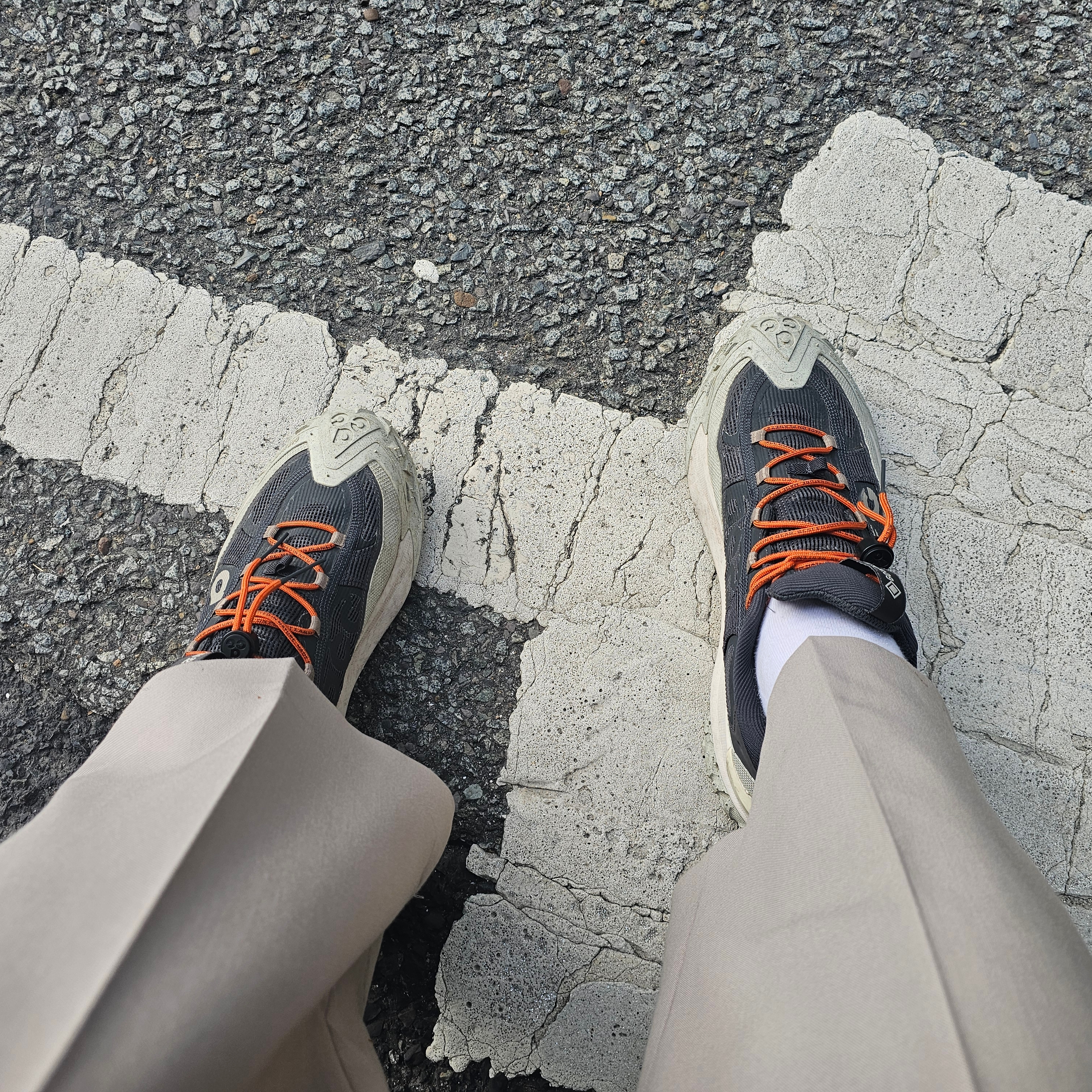 Nike ACG Mountain Fly Low Gore-Tex Dark Smoke Grey 착용 스타일