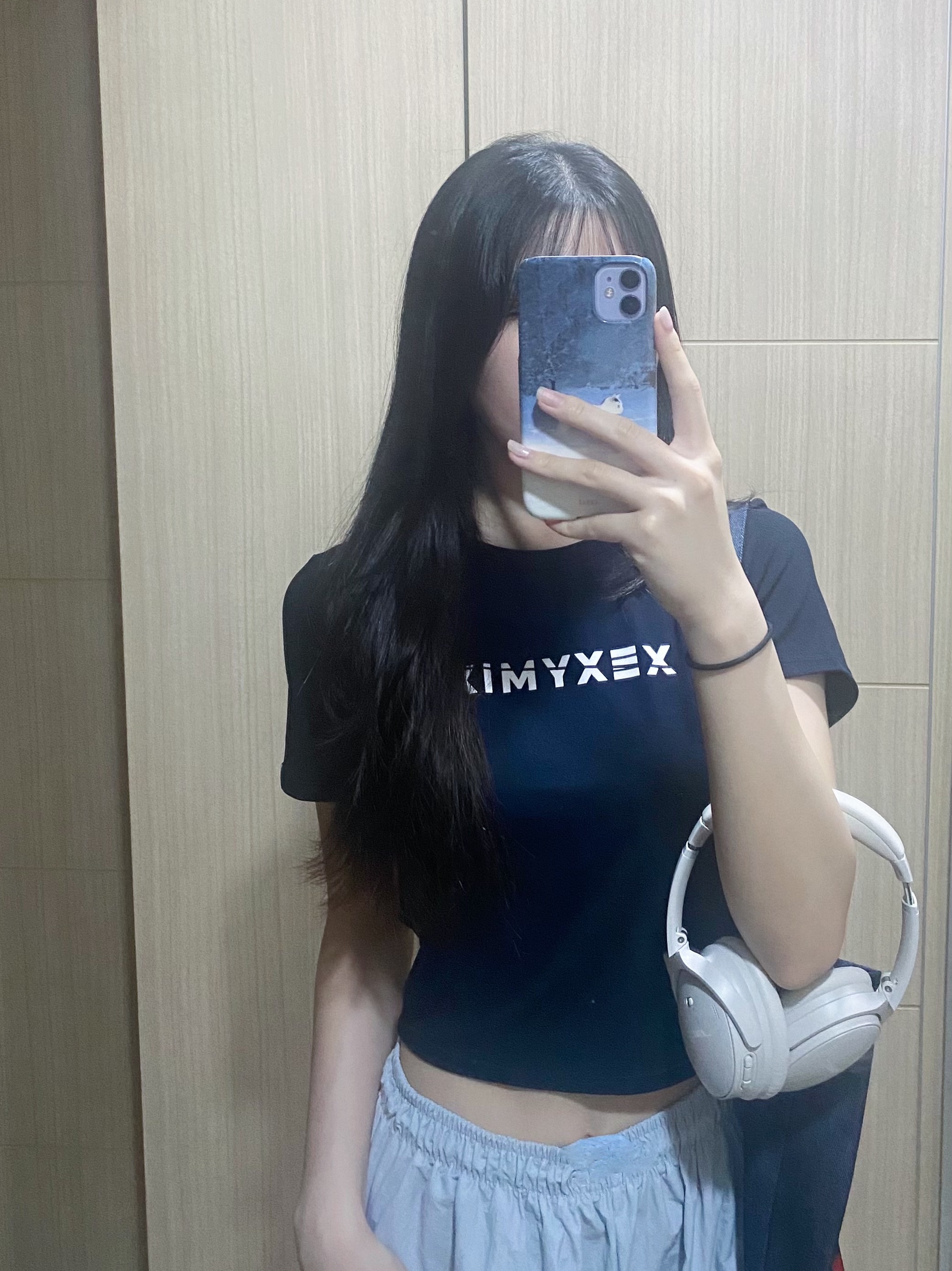 (W) Xexymix Heva Crop Top Black, BOSE QC White Smoke (Korean Ver.) 착용 스타일