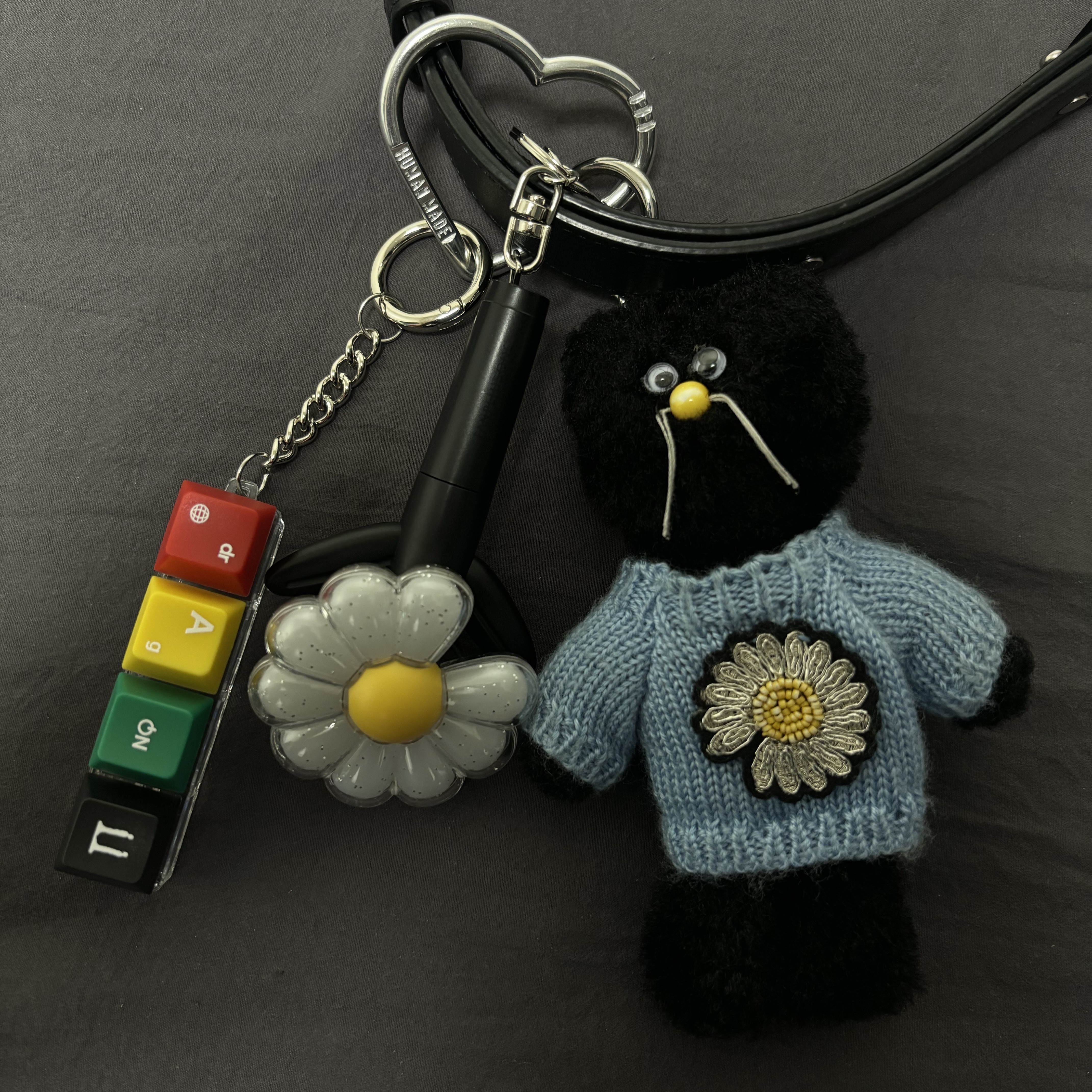 Monamhee x Peaceminusone Daihee Plush Keyring, G-DRAGON Ubermensch Official Mini Light Keyring 착용 스타일
