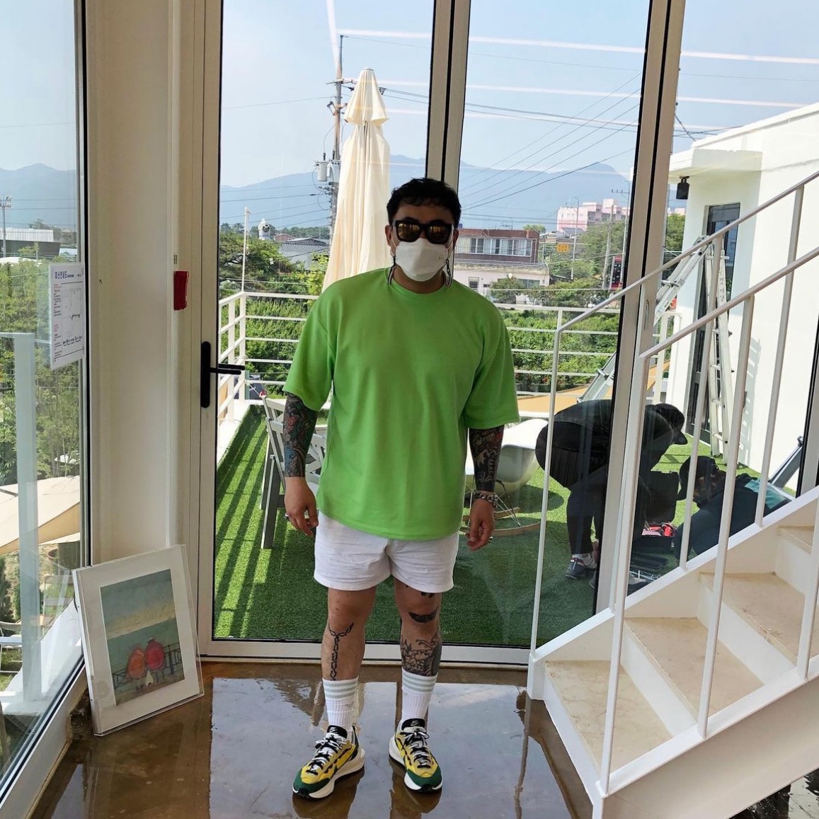 Nike x Sacai VaporWaffle Tour Yellow & Gorge Green Sail 착용 스타일
