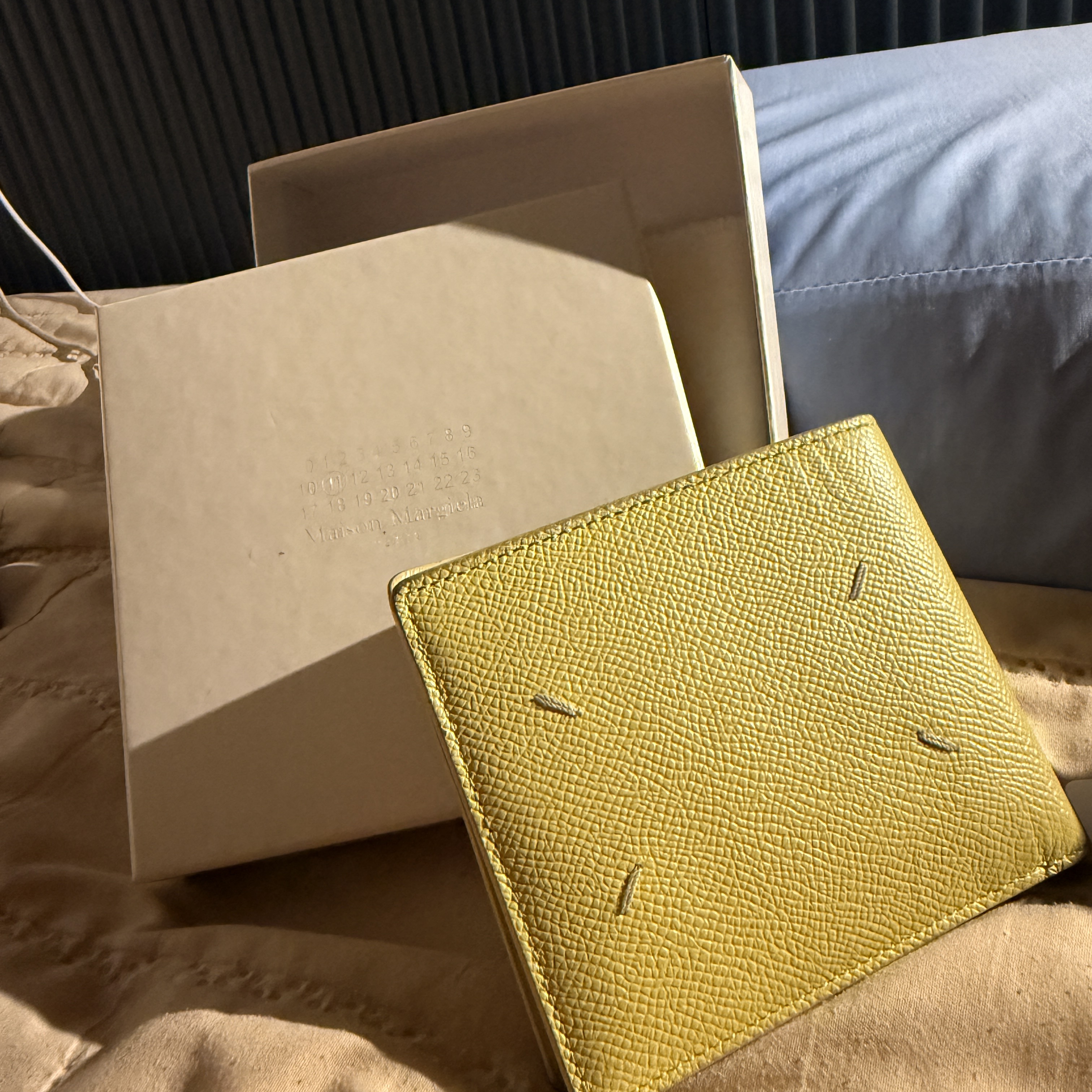 Maison Margiela Four Stitches Card Holder Cedro 착용 스타일