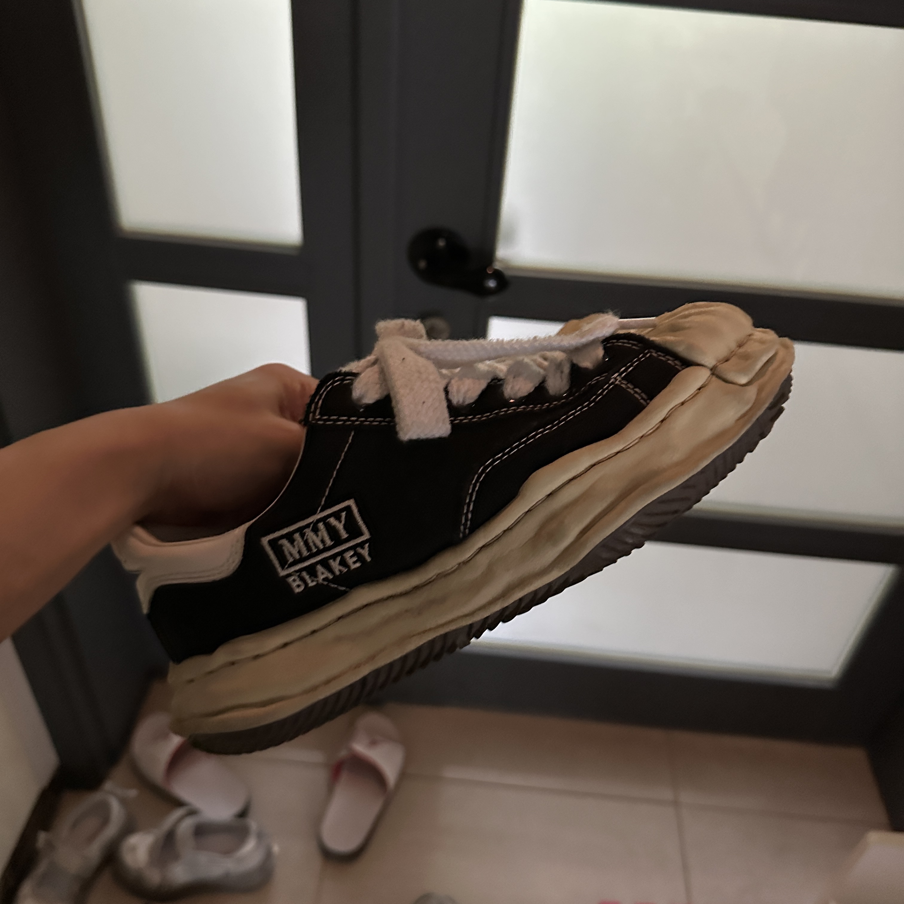 Maison Mihara Yasuhiro Blakey VL OG Sole Canvas Low-top Sneakers Black 착용 스타일
