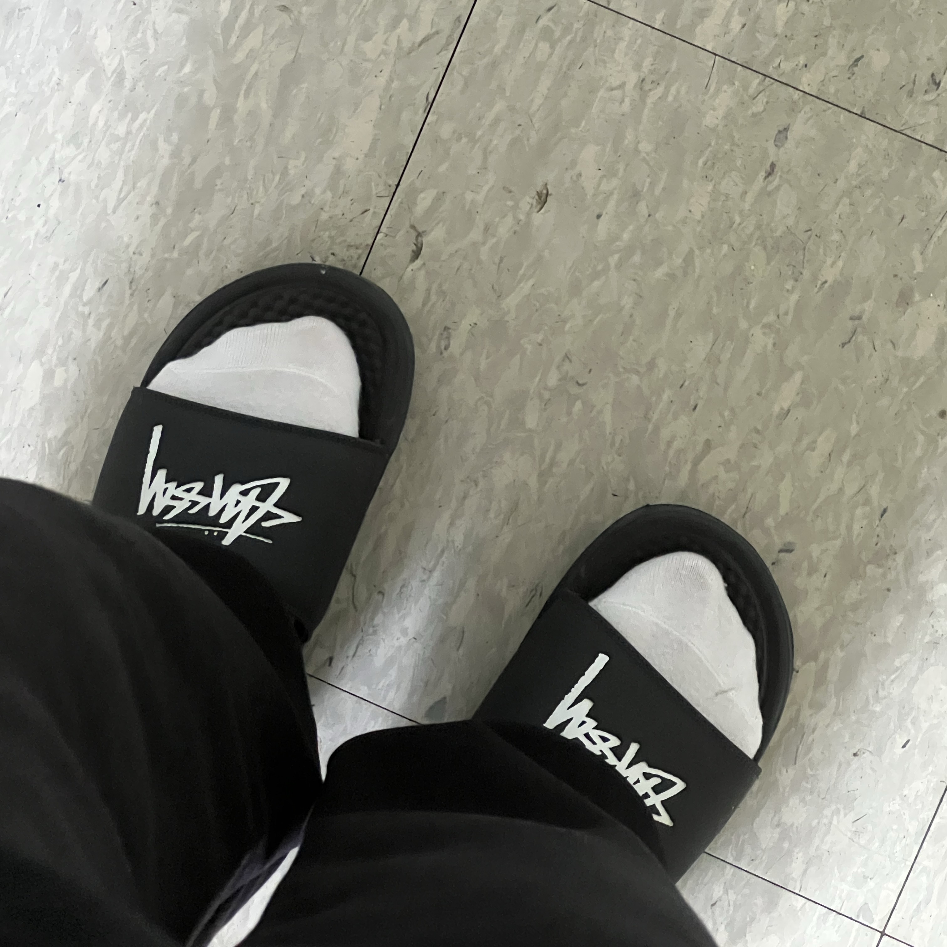 Nike x Stussy Benassi Slide Off Noir 착용 스타일 - 1