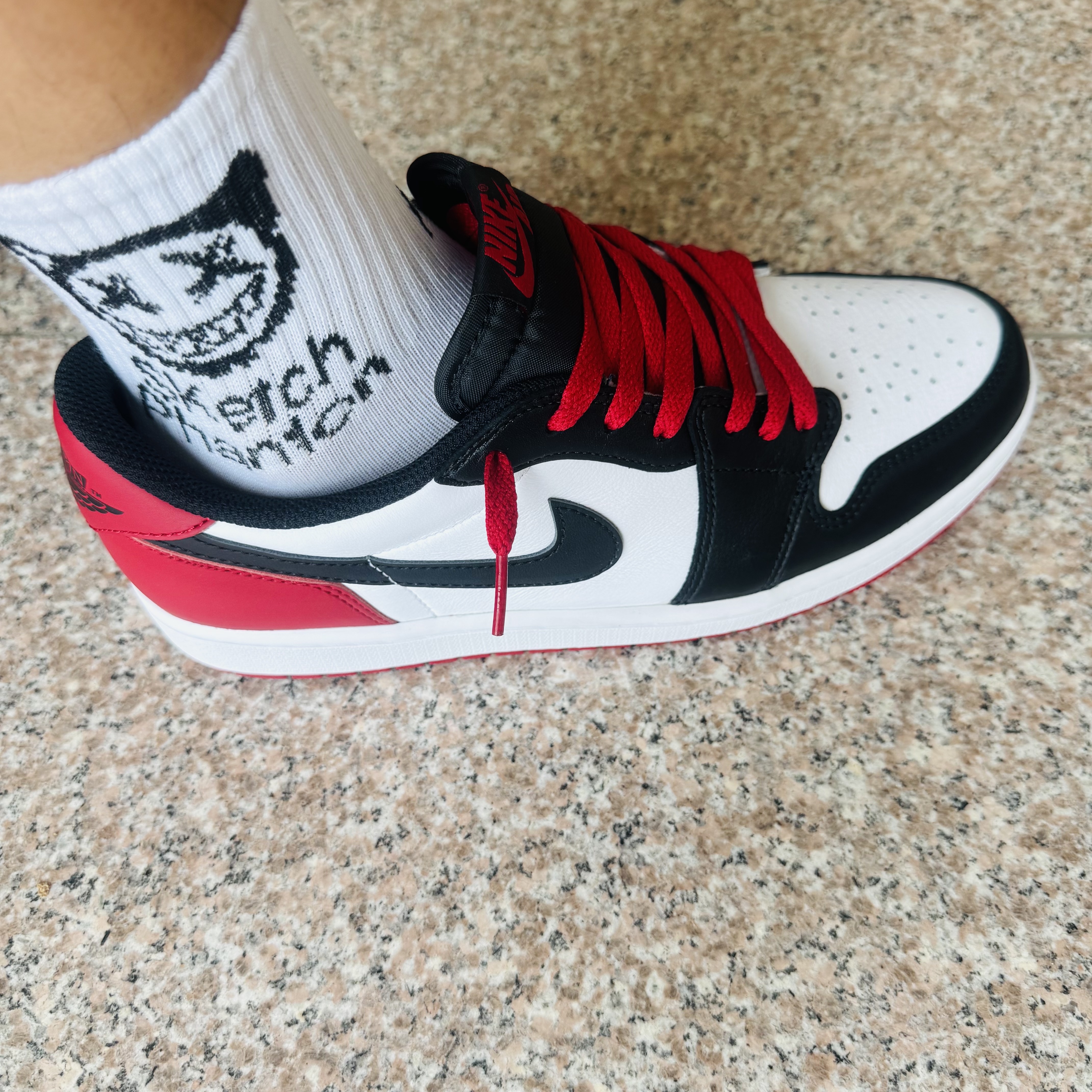 Jordan 1 Retro Low OG Black Toe 착용 스타일 - 2