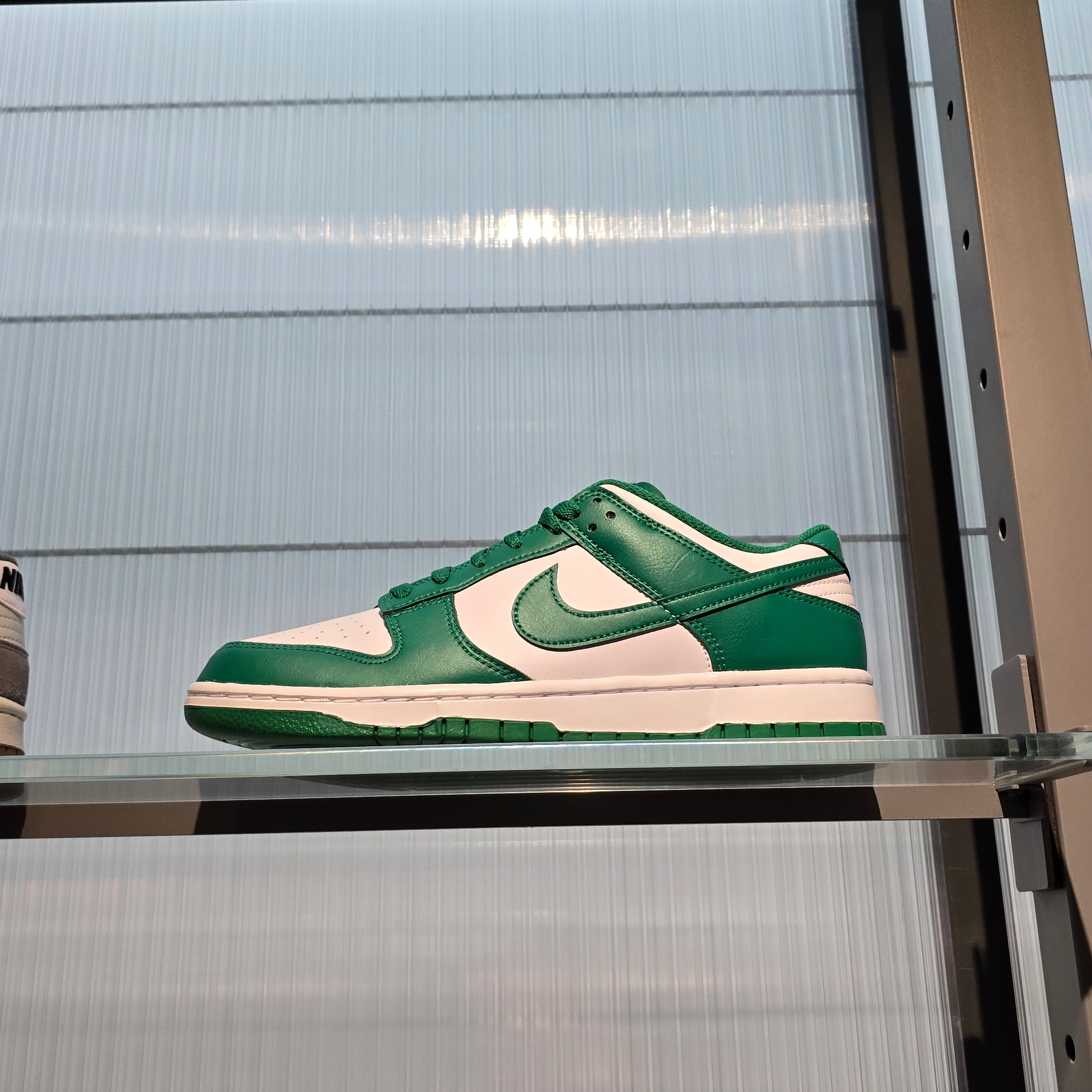 Nike Dunk Low Retro White Malachite 착용 스타일