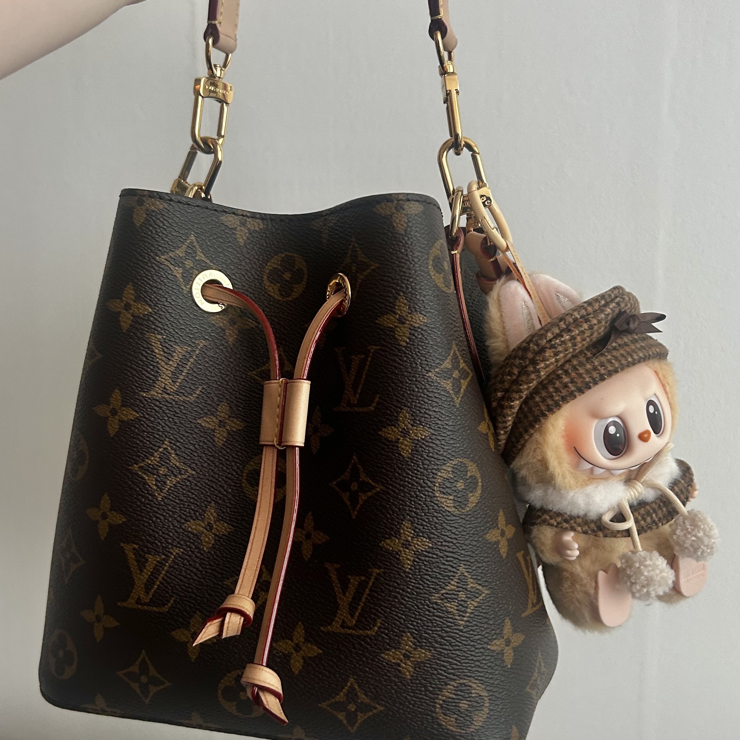 Pop Mart Labubu Let's Play Together Doll Series Baba Keyring (Opened Case), Louis Vuitton Neonoe BB Monogram 착용 스타일 - 1