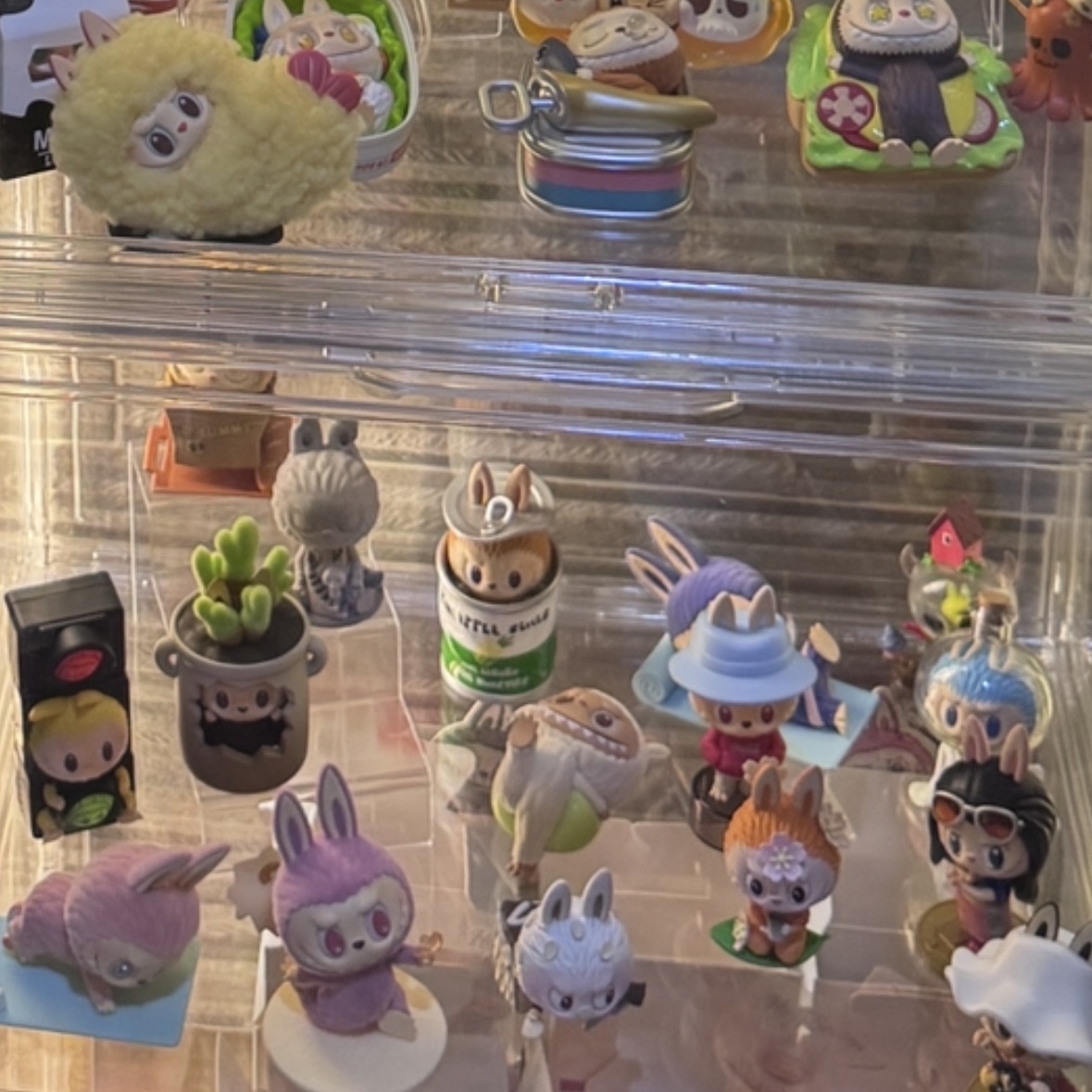 Pop Mart Labubu Almost Hidden Series Sealed Case (1 Blind Box) 착용 스타일