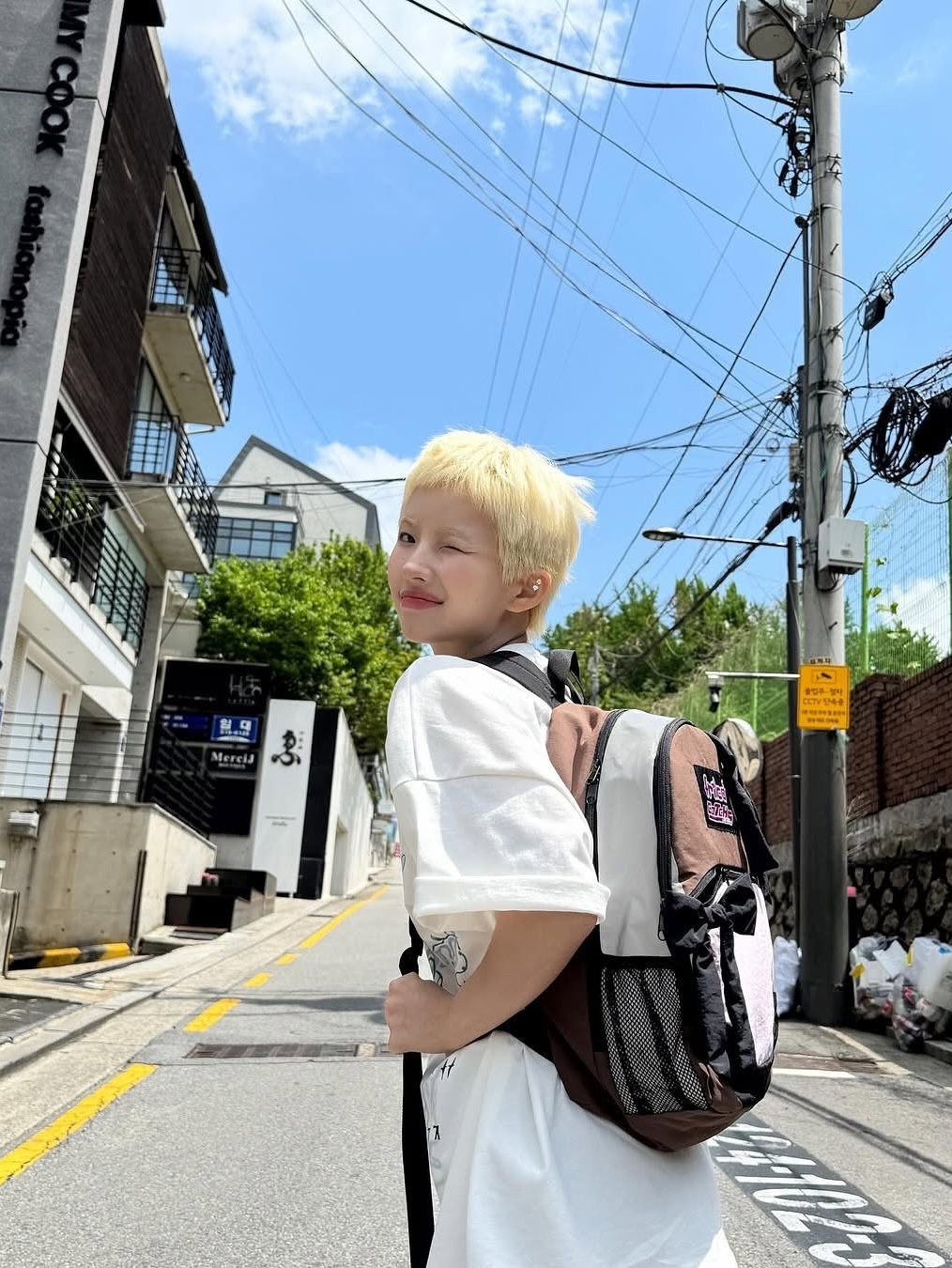 Cotchs x Frilca With Friends Backpack Brown, Cotchs x Frilca With Friends Backpack Jade 착용 스타일