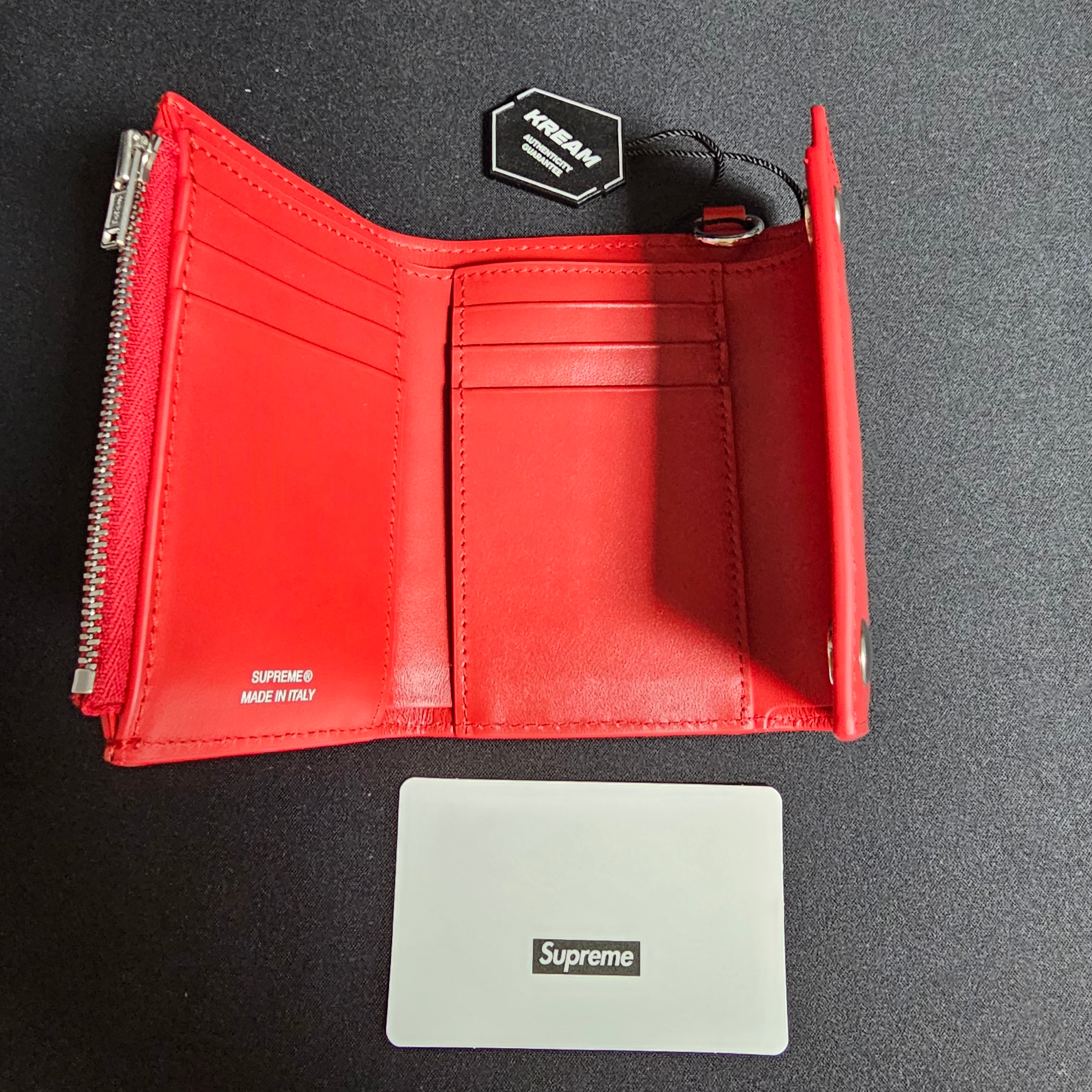 Supreme Leather Chain Wallet Red 착용 스타일 - 2