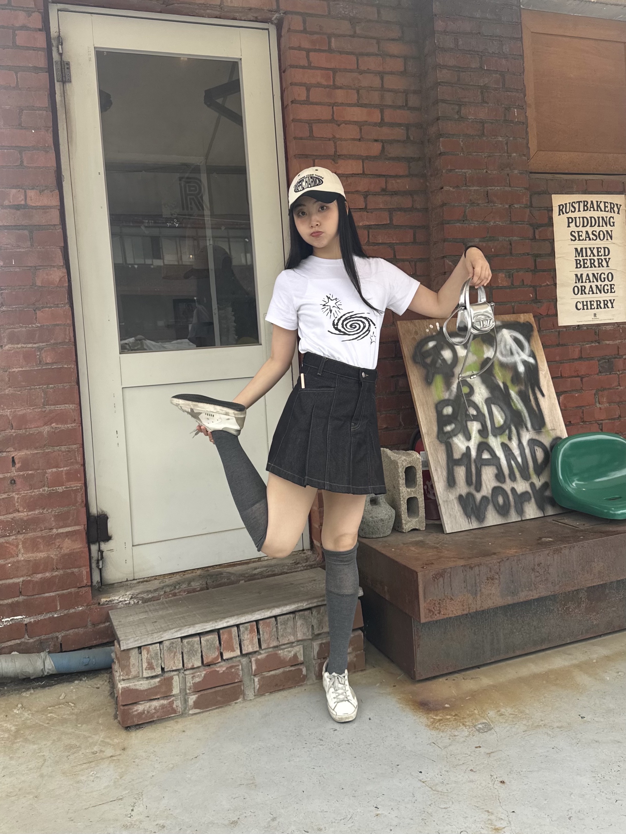 Diesel 1DR Mini Bag in Mirrored Leather Silver 착용 스타일 - 3