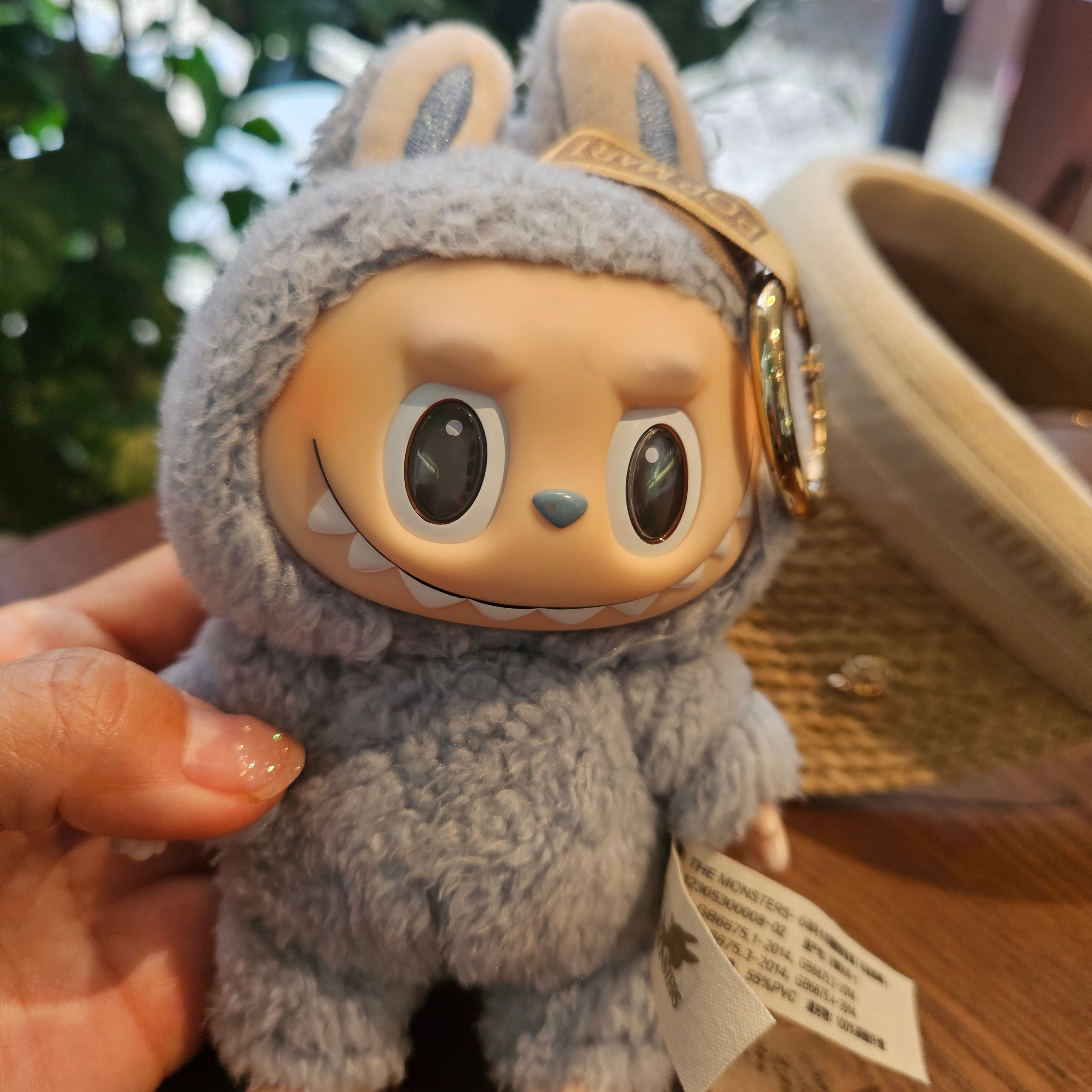 Pop Mart Labubu The Monsters Labubu Tasty Macarons Series Sea Salt Coconut Keyring, (W) Nike React Pegasus Trail 4 Gore-Tex Pale Ivory Luminous Green 착용 스타일 - 2