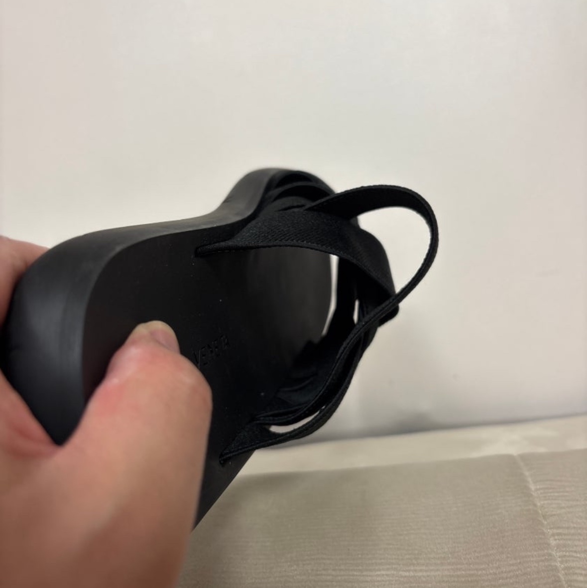 Bottega Veneta Plat Mule Black 착용 스타일 - 2