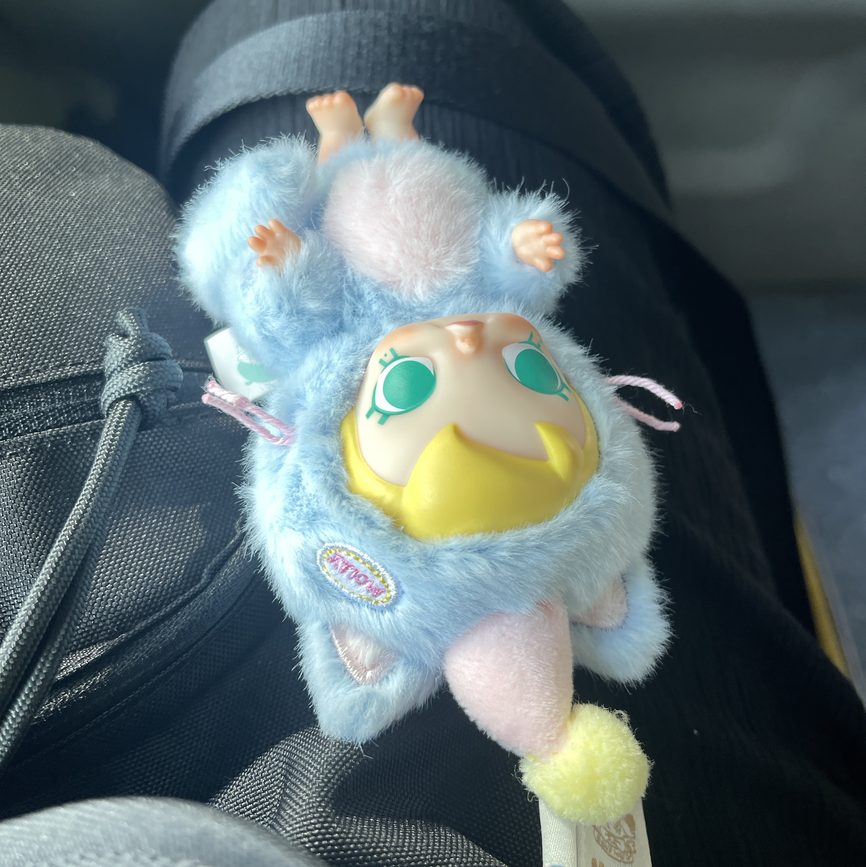 Pop Mart Baby Molly Pocket Friends Series Vinyl Plush Pendant (1 Blind Box) 착용 스타일