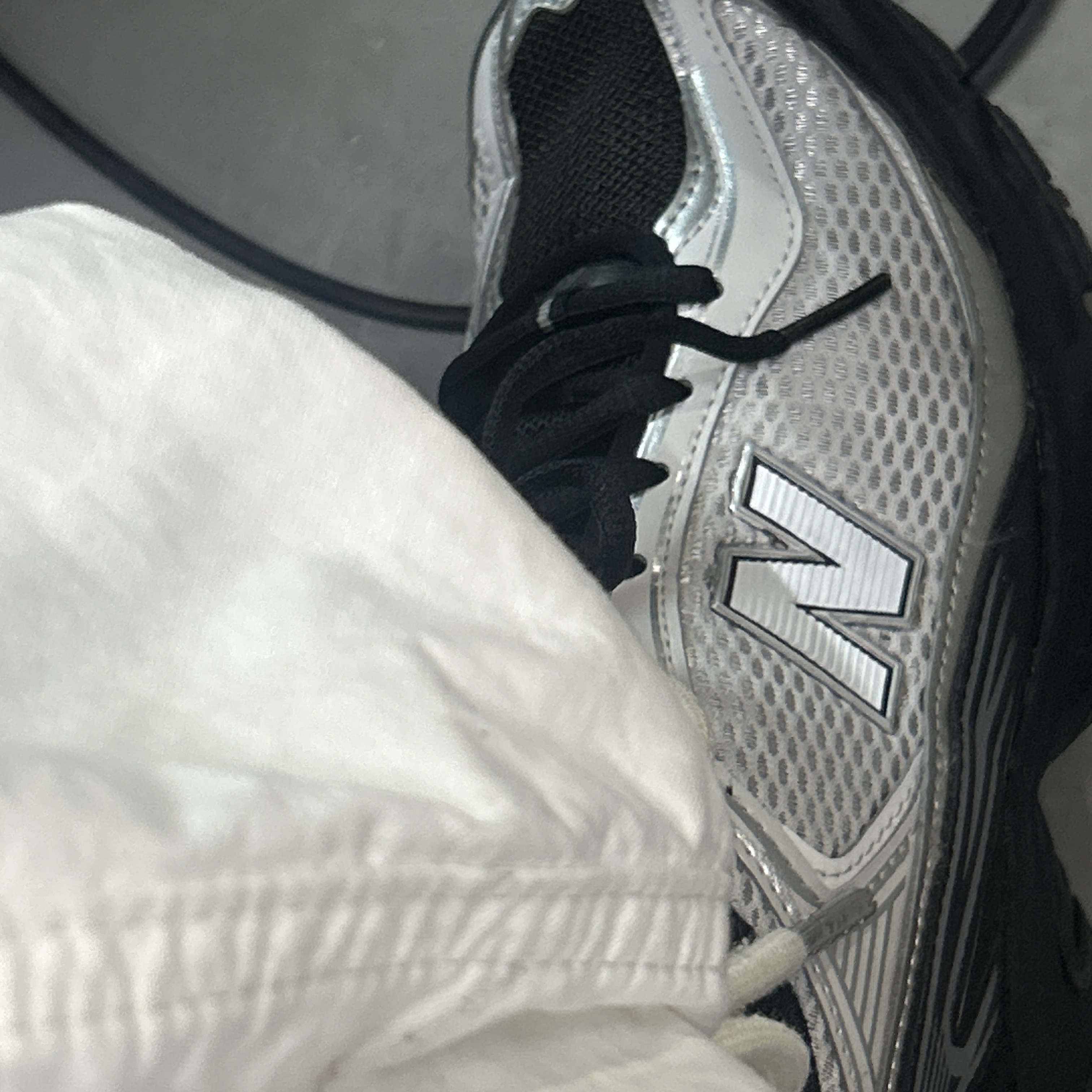New Balance 509 Black Gray 착용 스타일