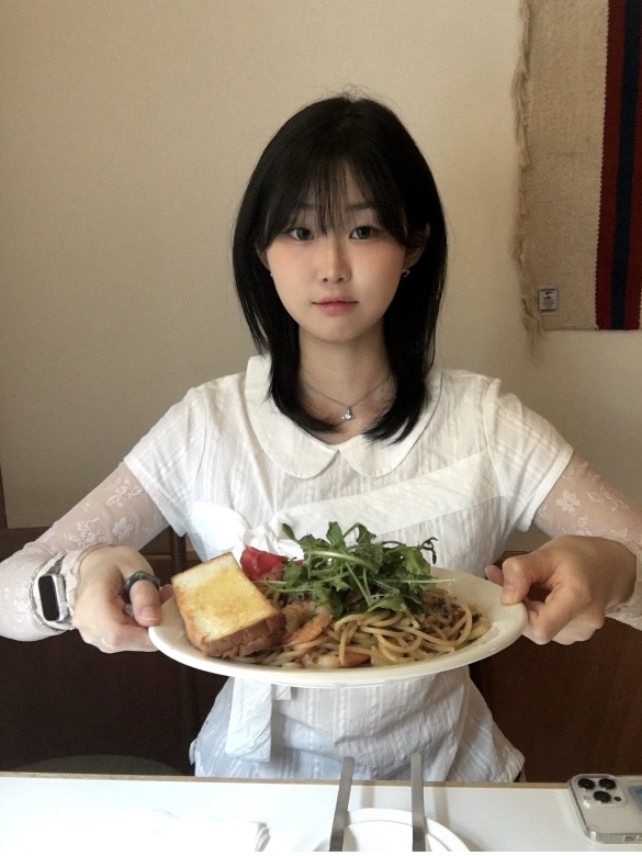 COYSEIO Bow Blouse White, Vivienne Westwood Reina Pendant Silver 착용 스타일 - 2