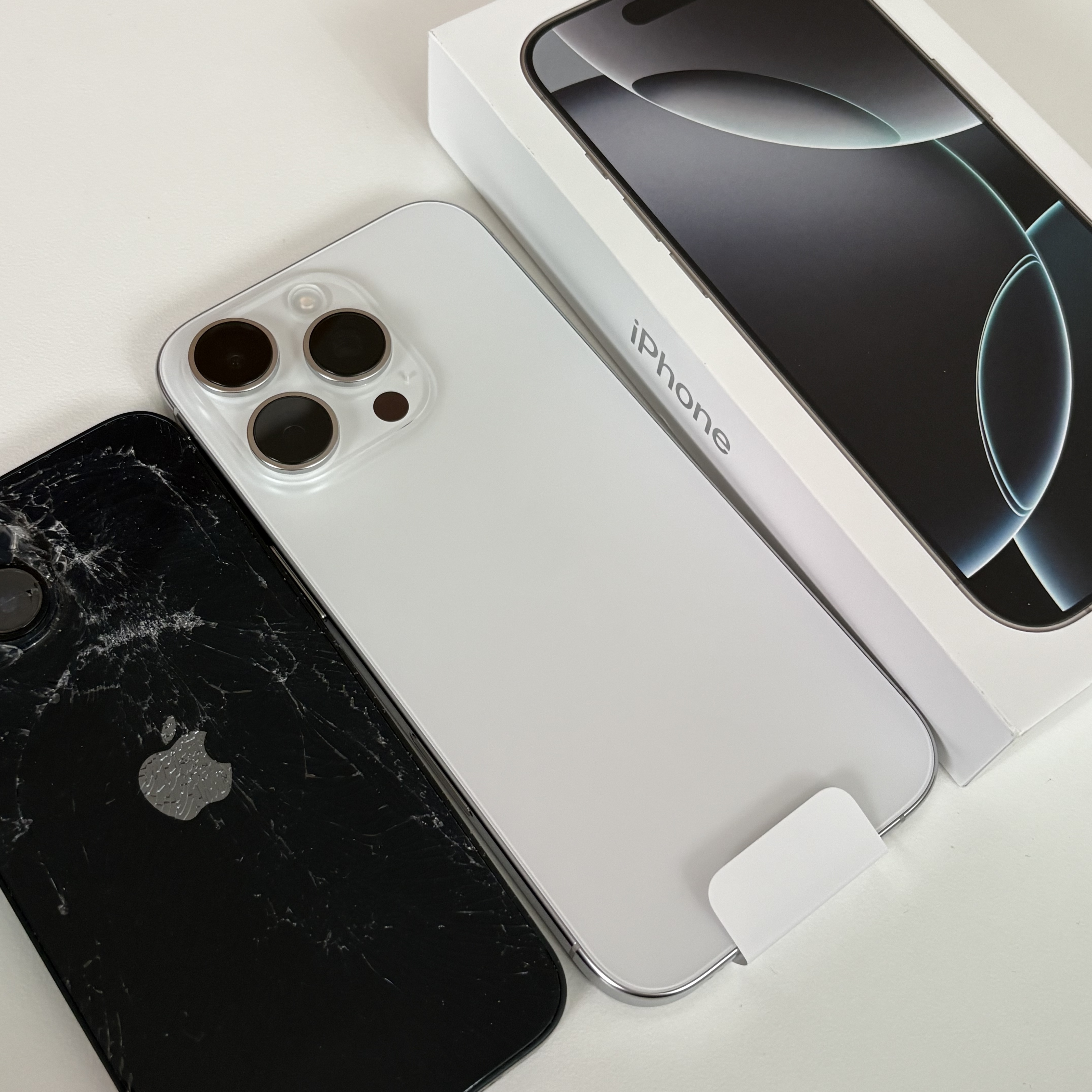 Apple iPhone 16 Pro 256GB White Titanium (Korean Ver.) 착용 스타일