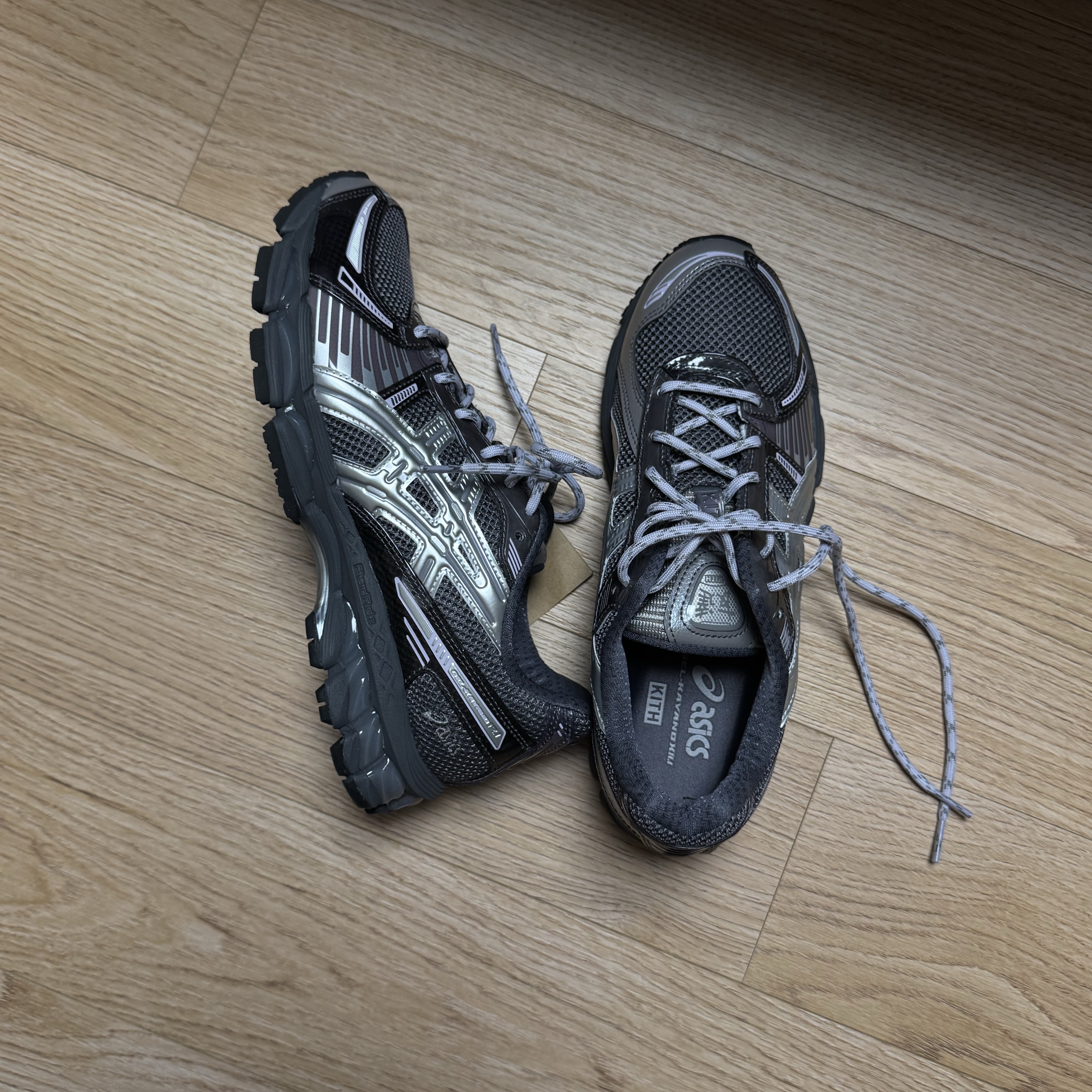 Asics x Kith Gel-Kayano 12.1 Tornado Pure Silver 착용 스타일