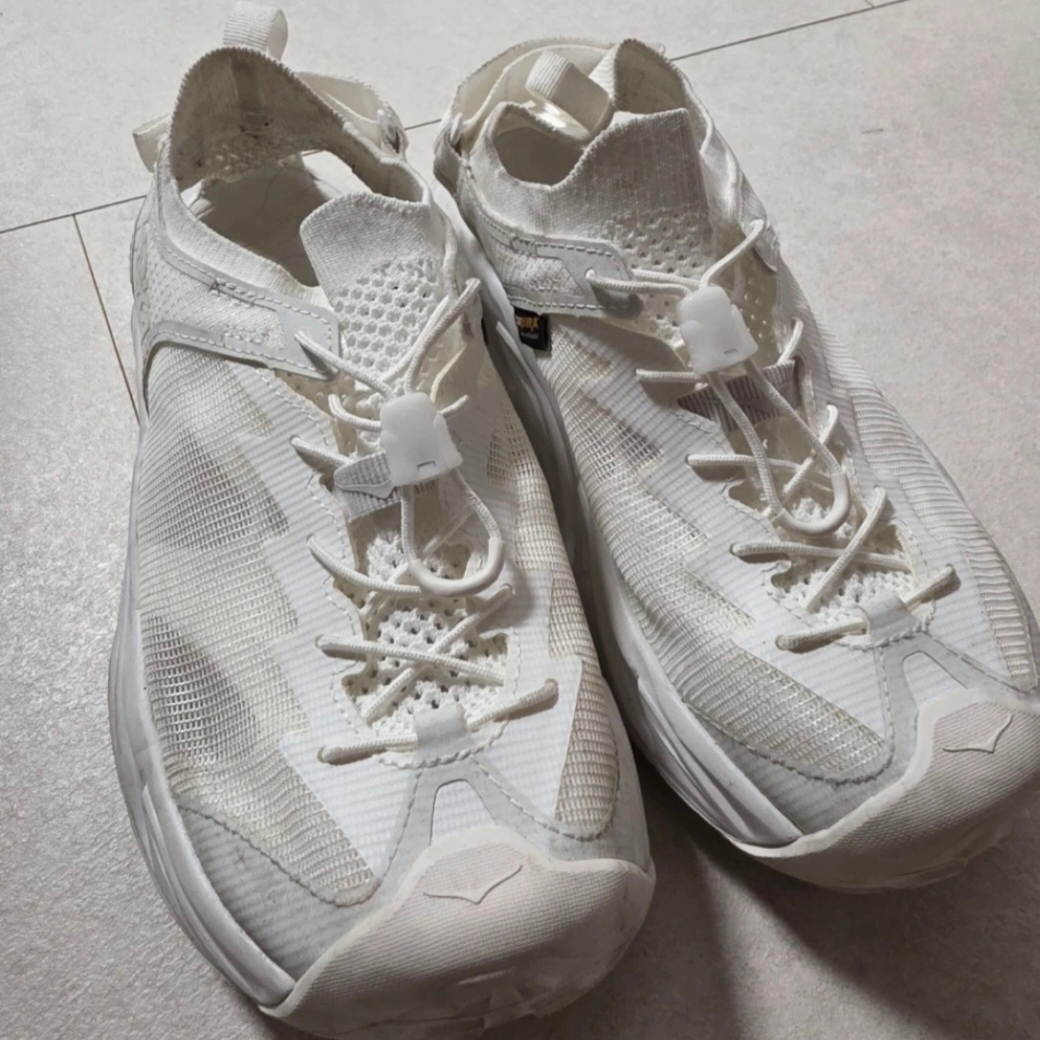 Hoka Hopara White 착용 스타일