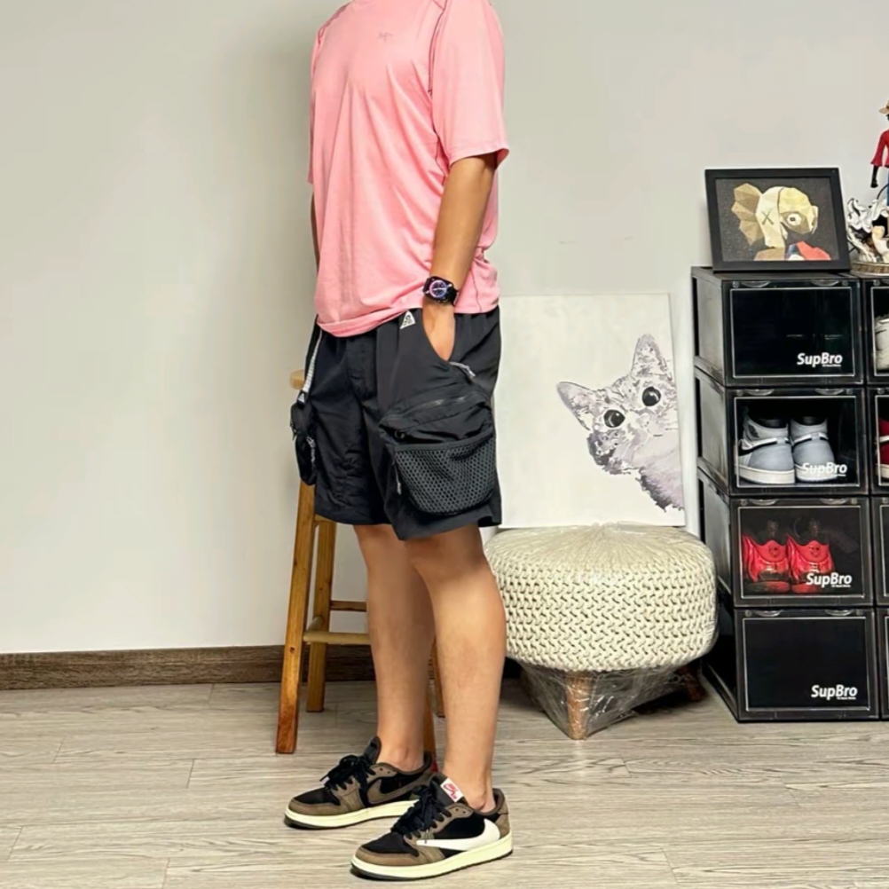 Nike ACG Snowgrass Cargo Shorts Black - Asia, Arc'teryx Cormac Arc'Bird Logo SS T-Shirt Black Heather 착용 스타일