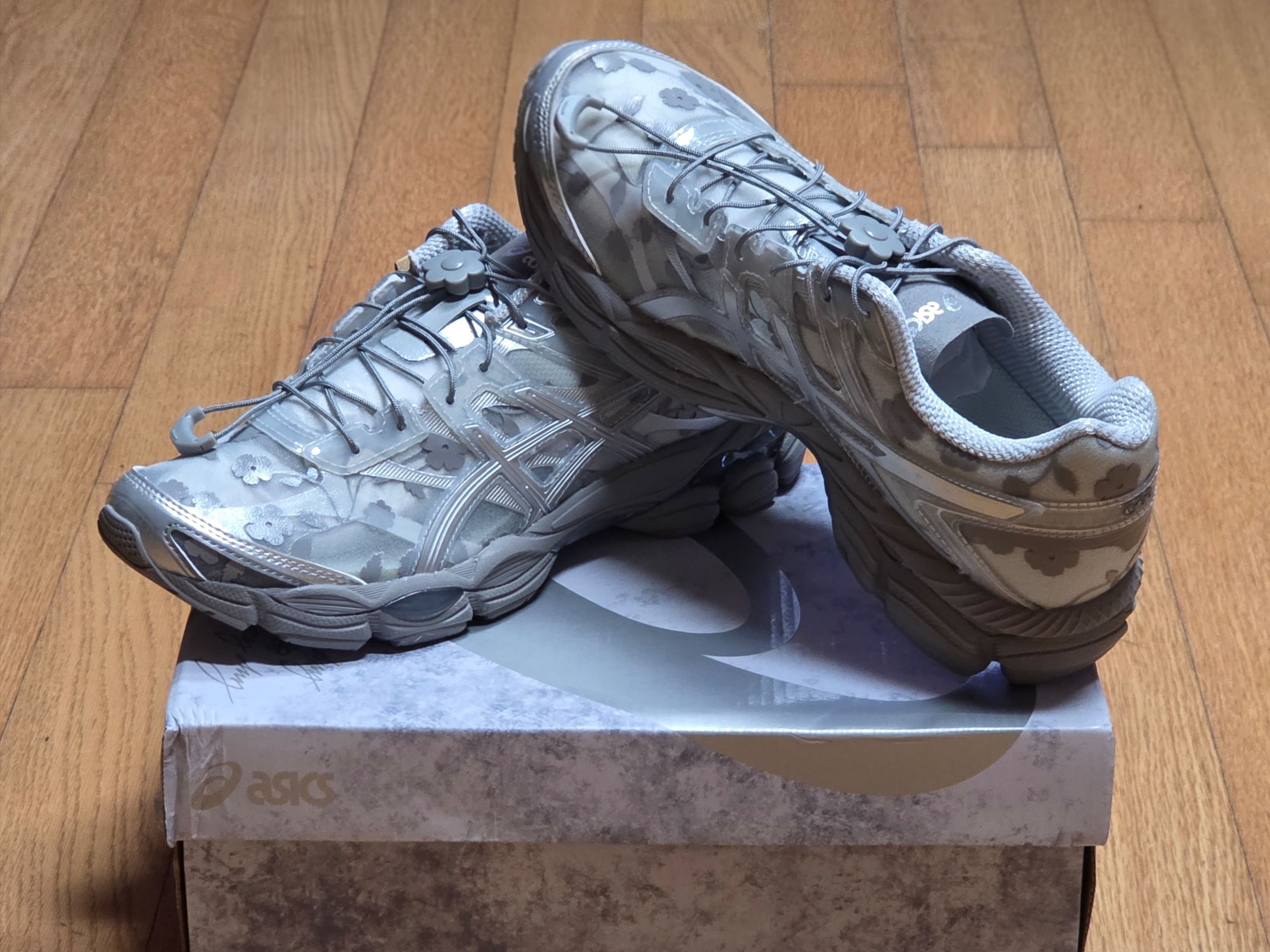 Asics x Cecilie Bahnsen Gel-Cumulus 16 Gray 착용 스타일 - 1