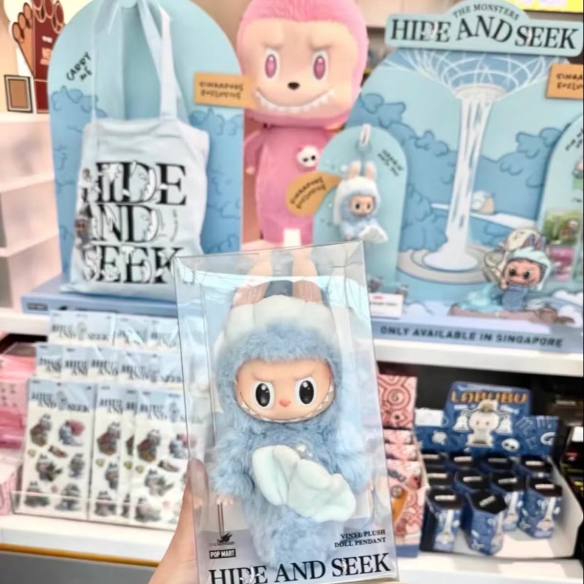 Pop Mart Labubu Hide and Seek In Singapore Series Vinyl Plush Pendant 착용 스타일
