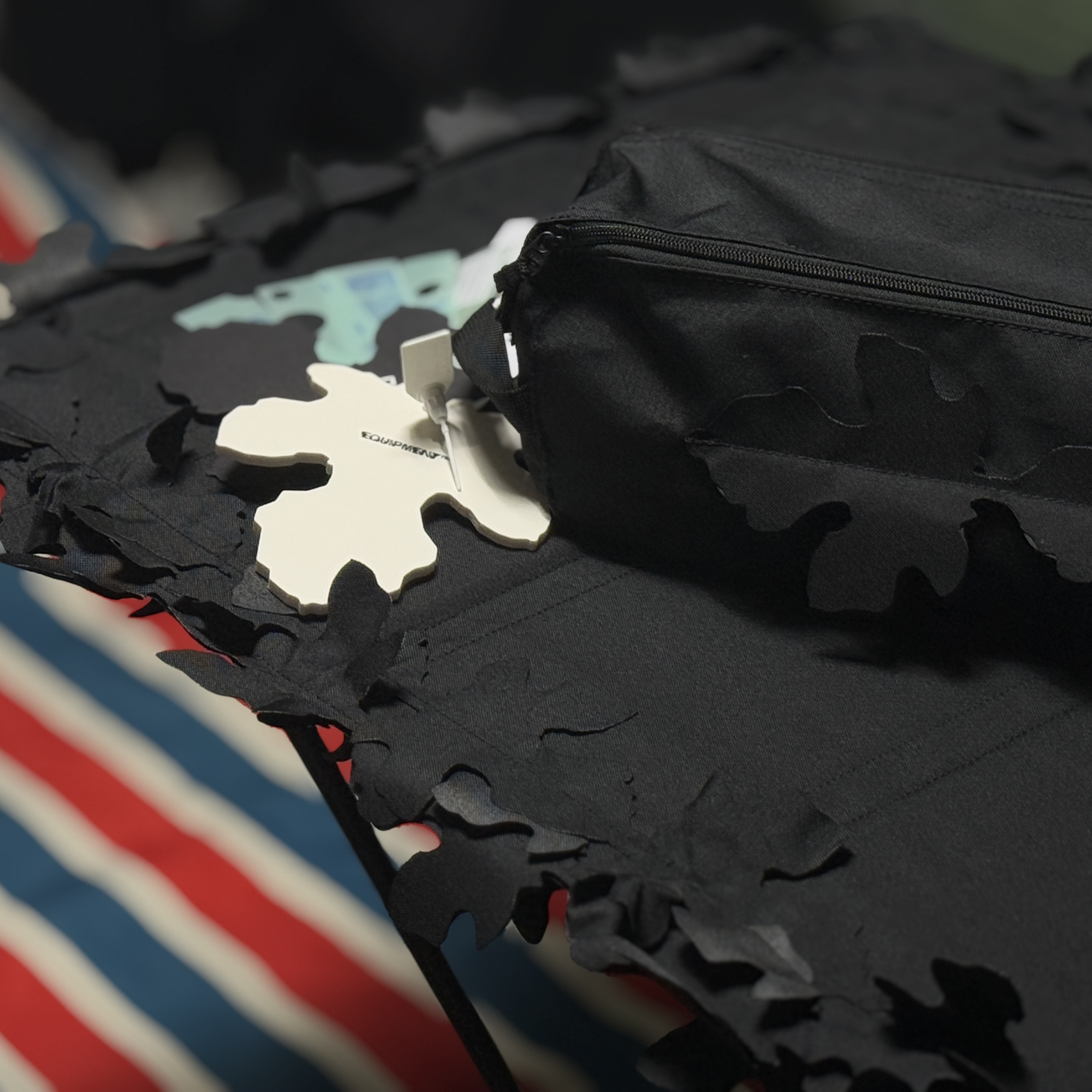 Helinox x Post Archive Faction x Off-White Equipment Tactical Table Black 착용 스타일 - 1