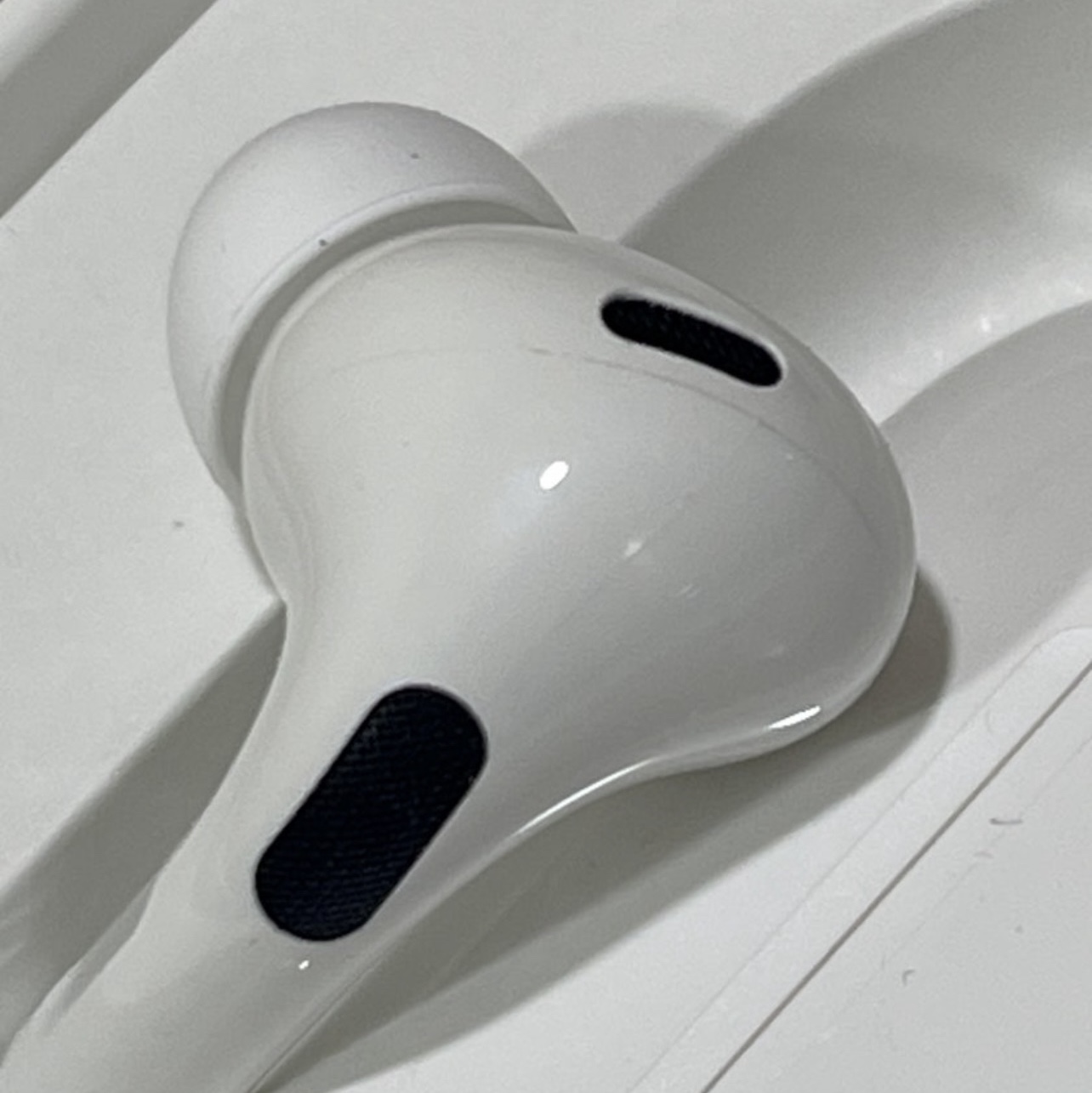 Apple Airpods Pro 2nd Gen with MagSafe Charging Case USB C (Korean Ver.) 착용 스타일 - 1