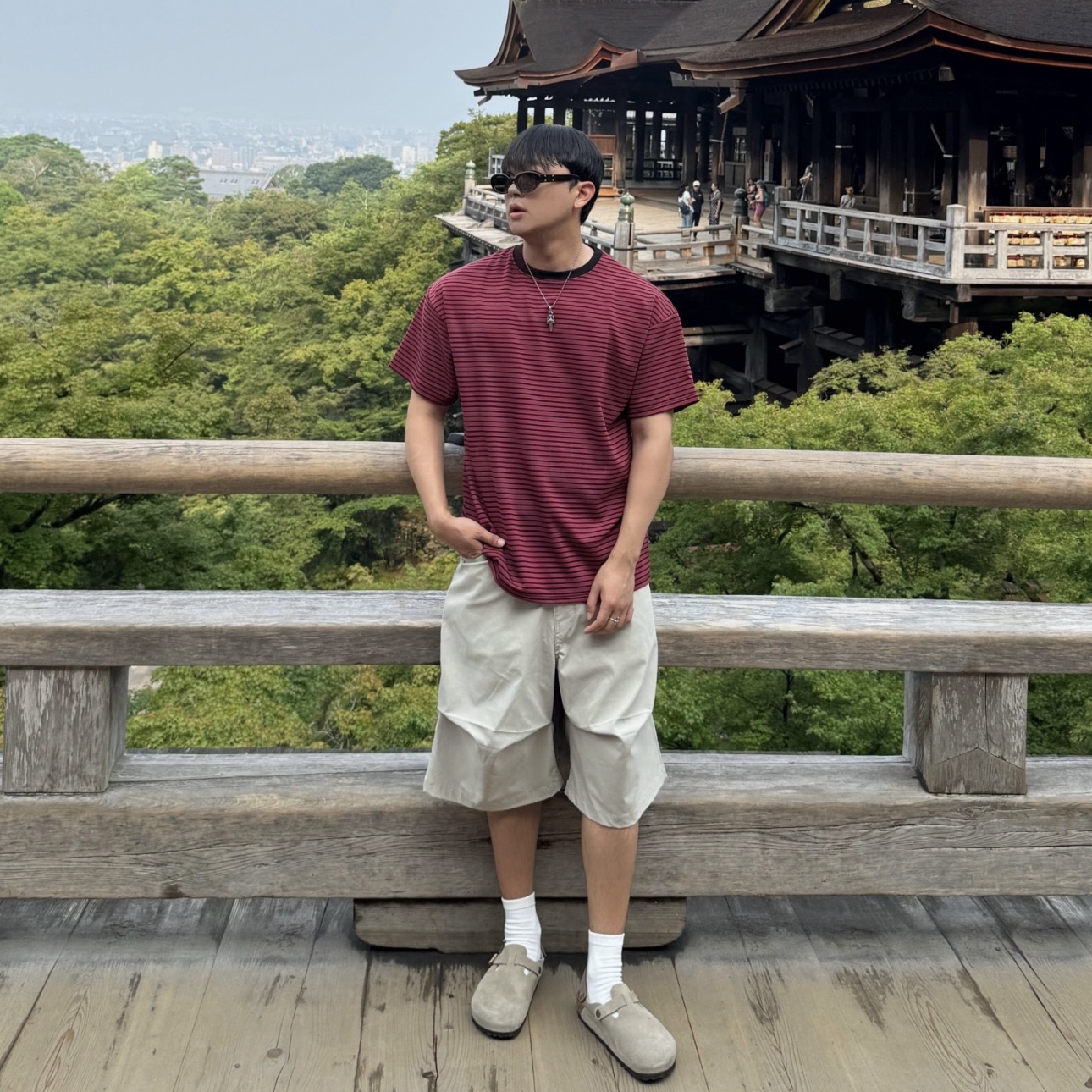 Hono Report Stripe T-Shirt Red Stripe, Birkenstock Tokio II Suede Taupe - Regular 착용 스타일