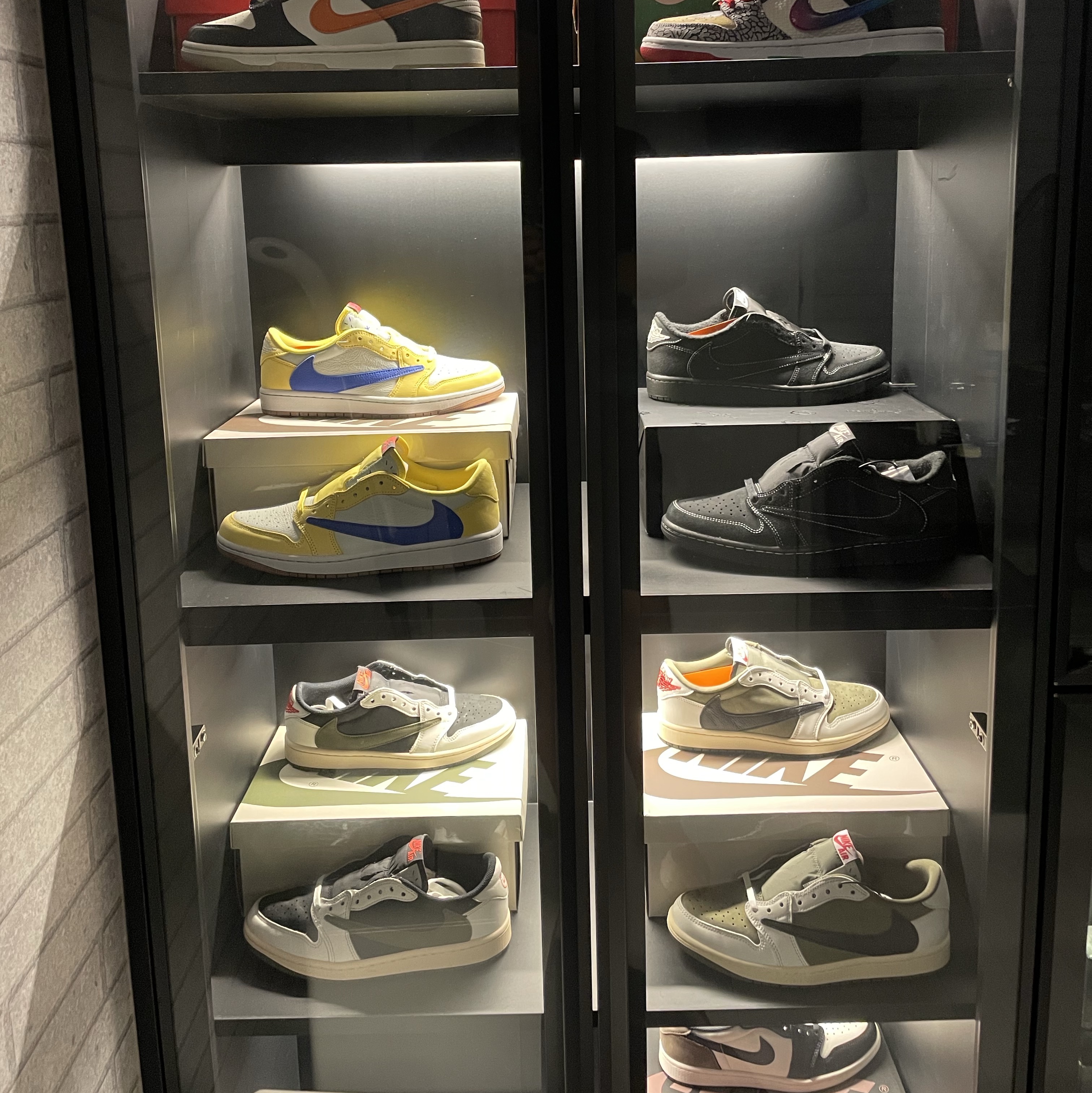 Jordan 1 x Travis Scott Retro Low OG SP Black Phantom 착용 스타일