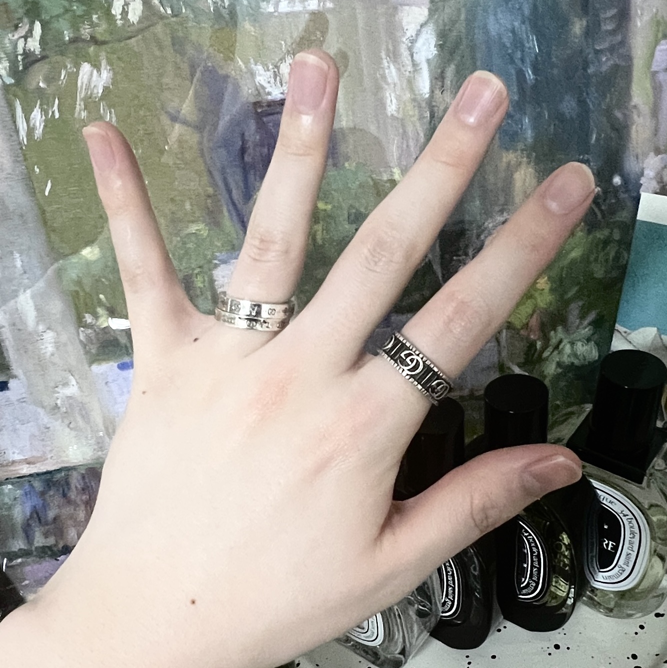 Gucci GG Bee Engraved Thin Ring Silver, Tiffany & Co. 1837 Ring Narrow Silver 착용 스타일 - 3
