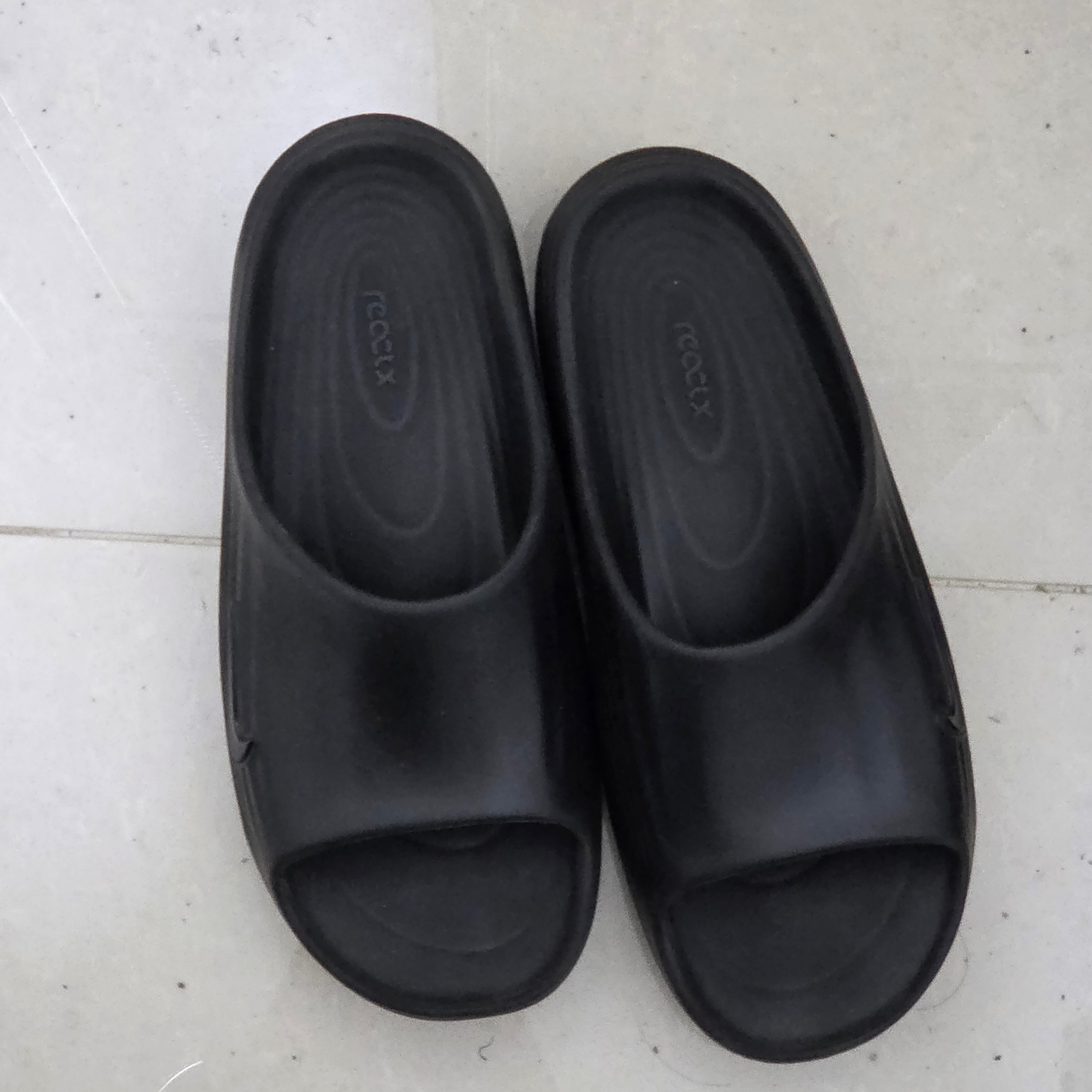 Nike ReactX Rejuven8 Slide Black 착용 스타일