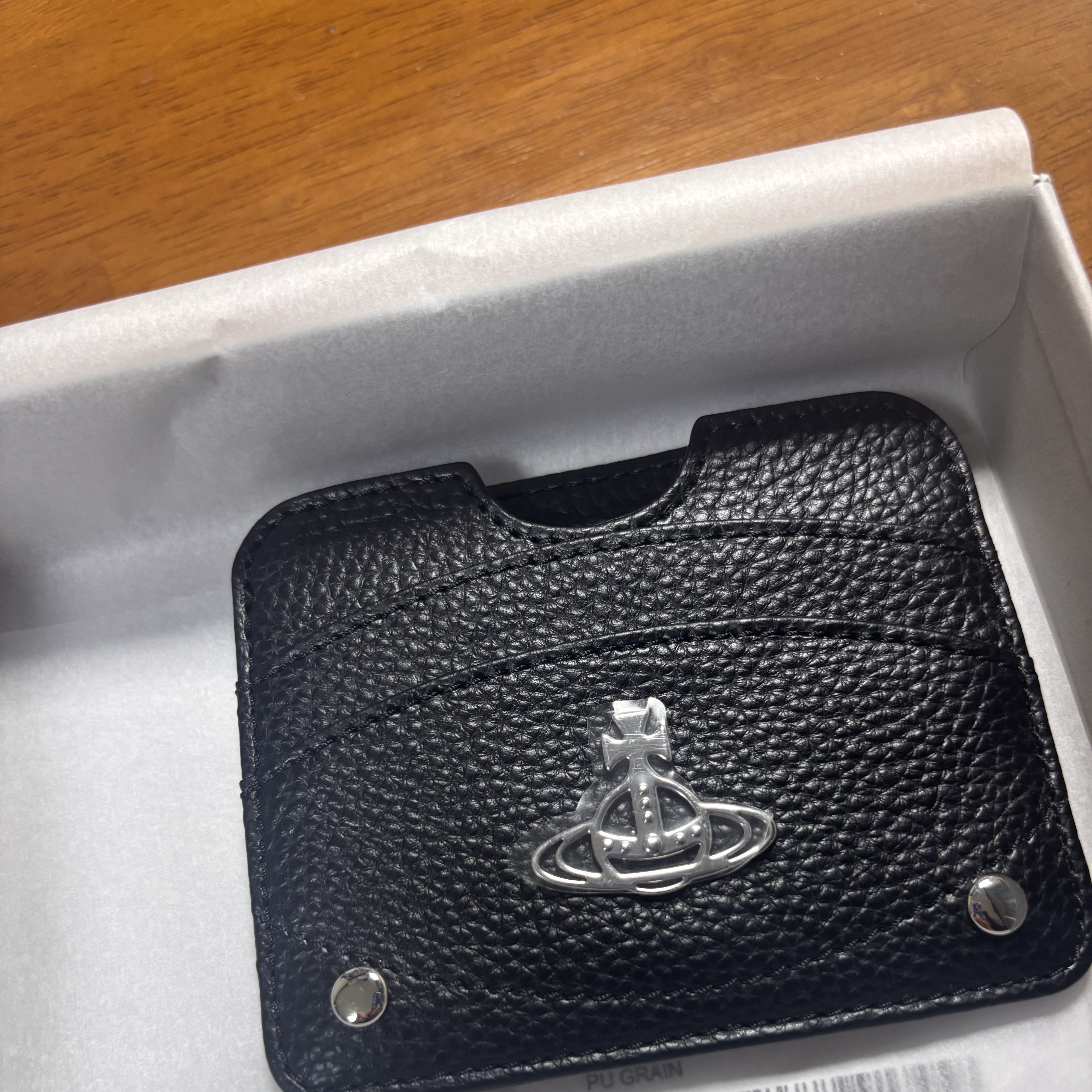 Vivienne Westwood Half Moon Card Holder Black 착용 스타일