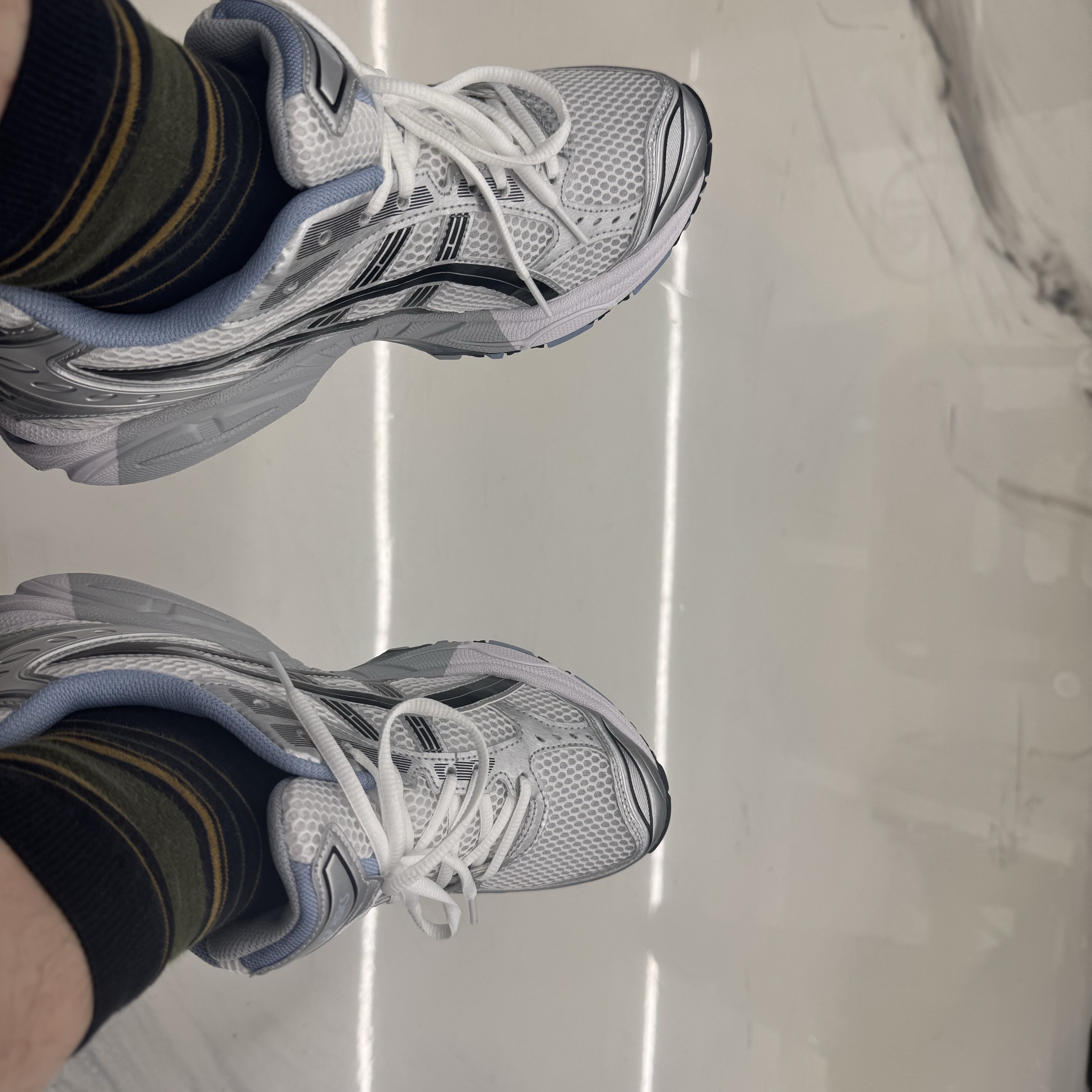 Asics x JJJJound Gel-Kayano 14 White Navy 착용 스타일
