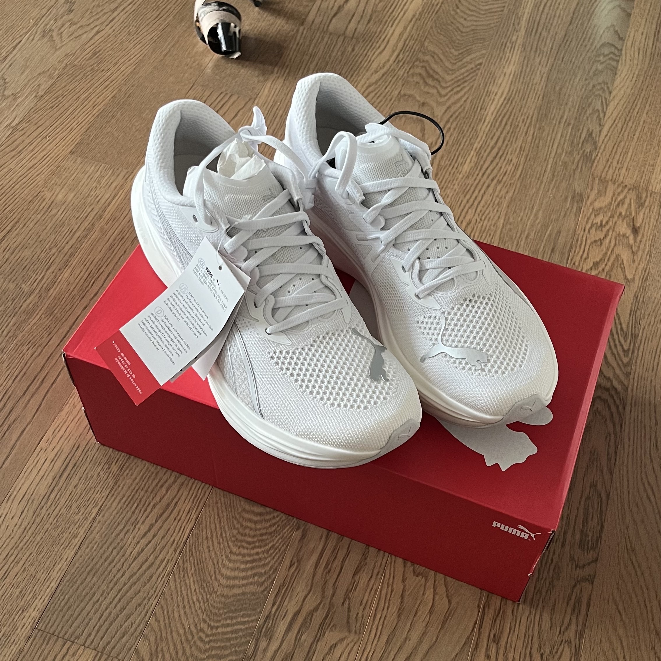 Puma Deviate Nitro 3 White Feather Gray 착용 스타일 - 1
