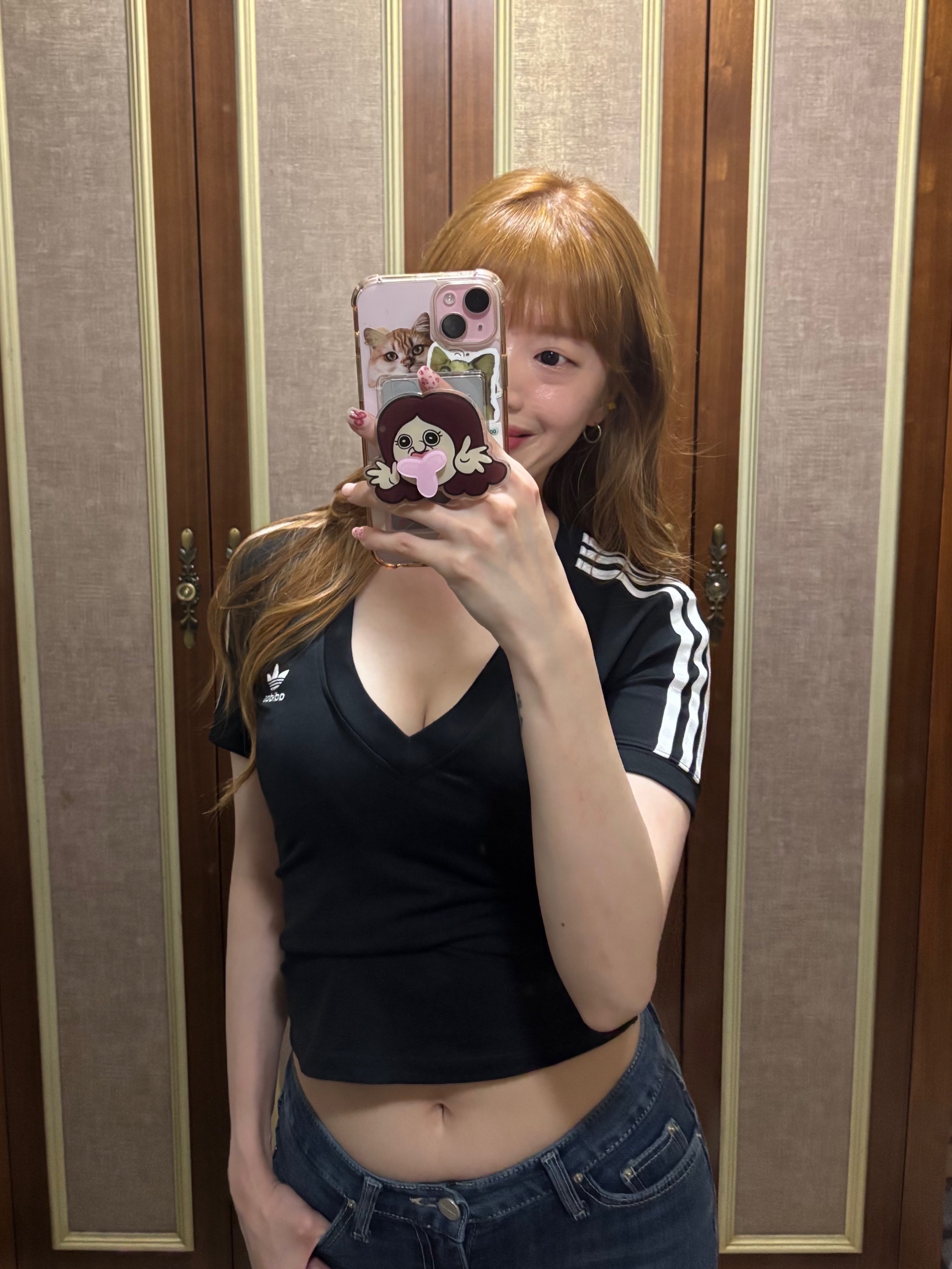 (W) Adidas 3-Stripes V-Neck Slim T-Shirt Black - KR Sizing 착용 스타일 - 2