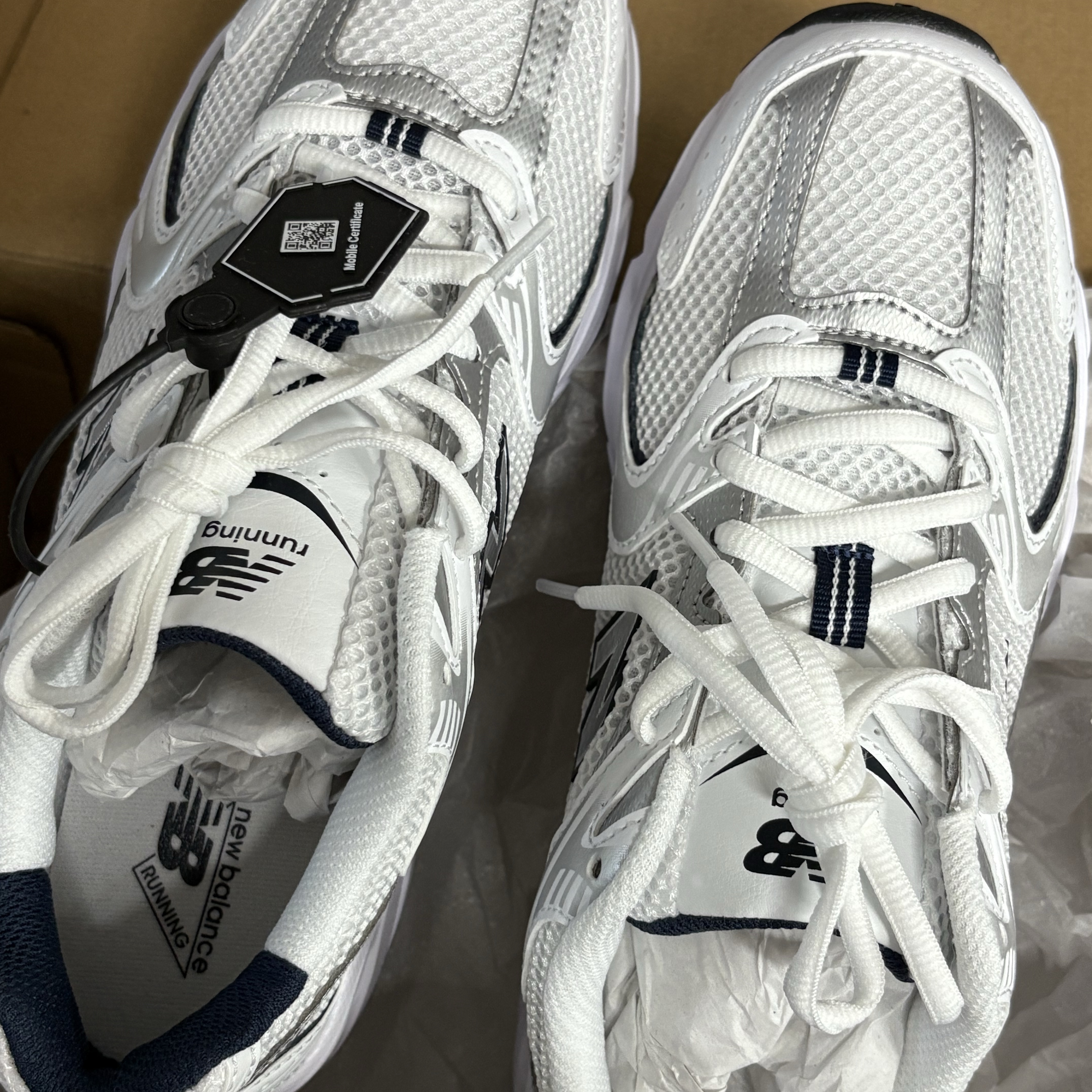 New Balance 530 White 착용 스타일