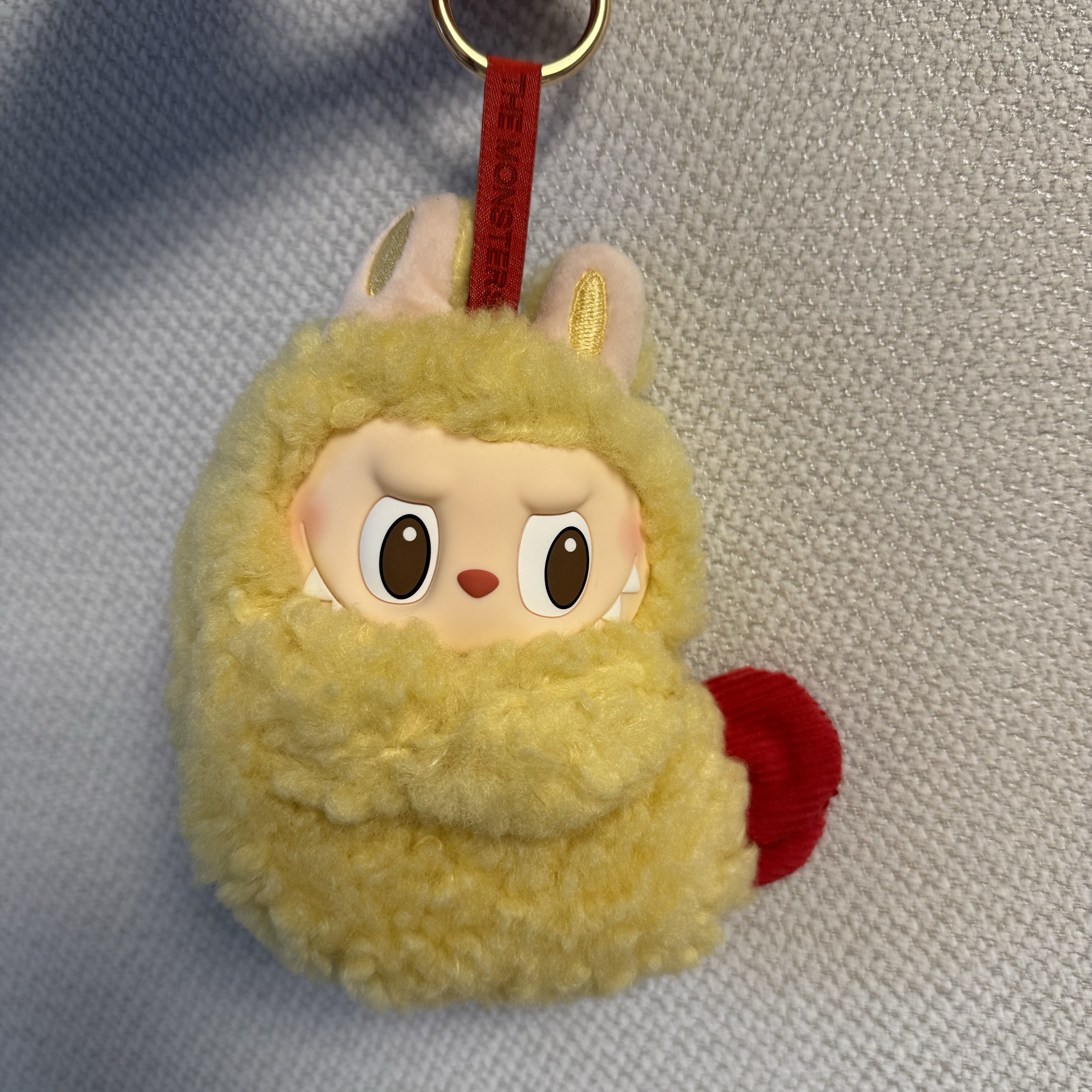 Pop Mart Labubu The Monsters Wacky Mart Series Earphone Case 착용 스타일 - 2