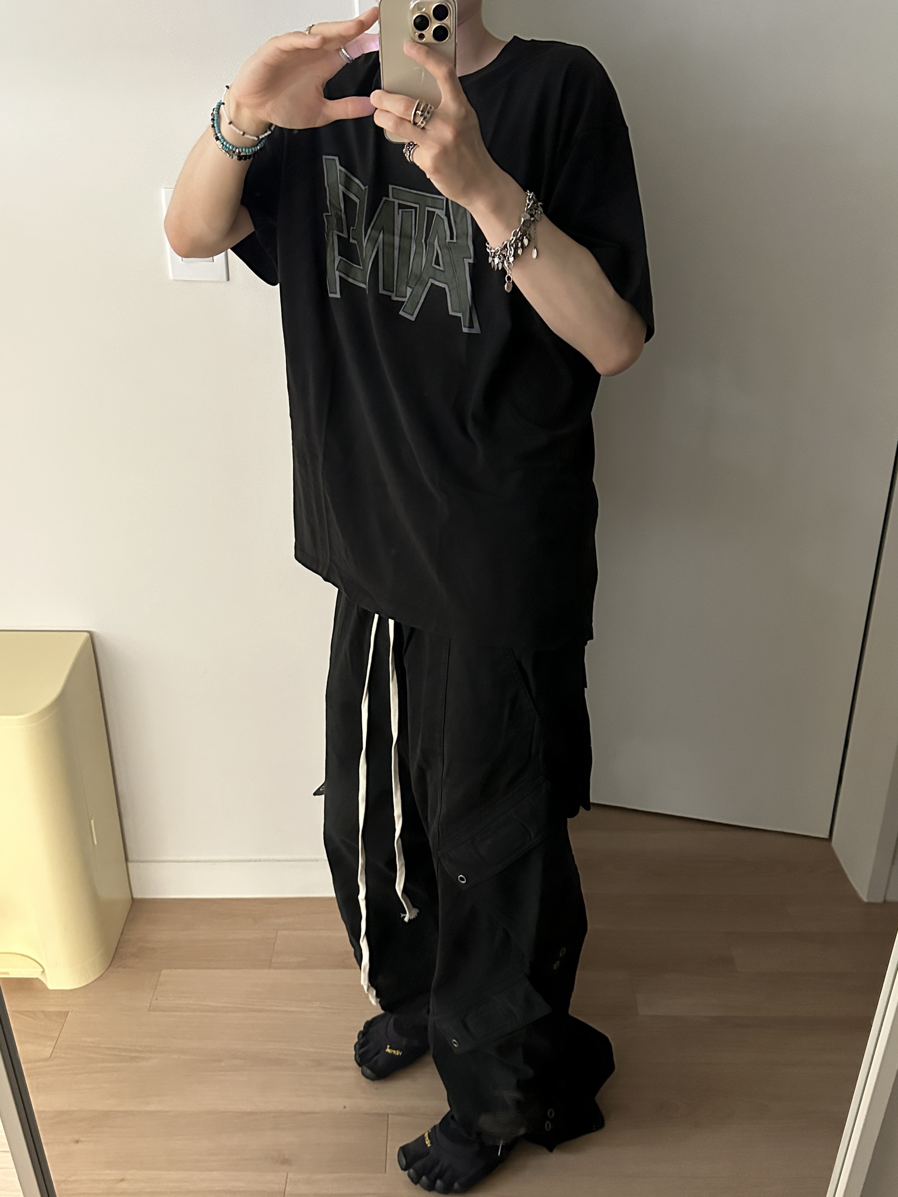 Hono Report Leaf Bracelet, Vibram Fivefingers V-Trek Black 착용 스타일 - 3